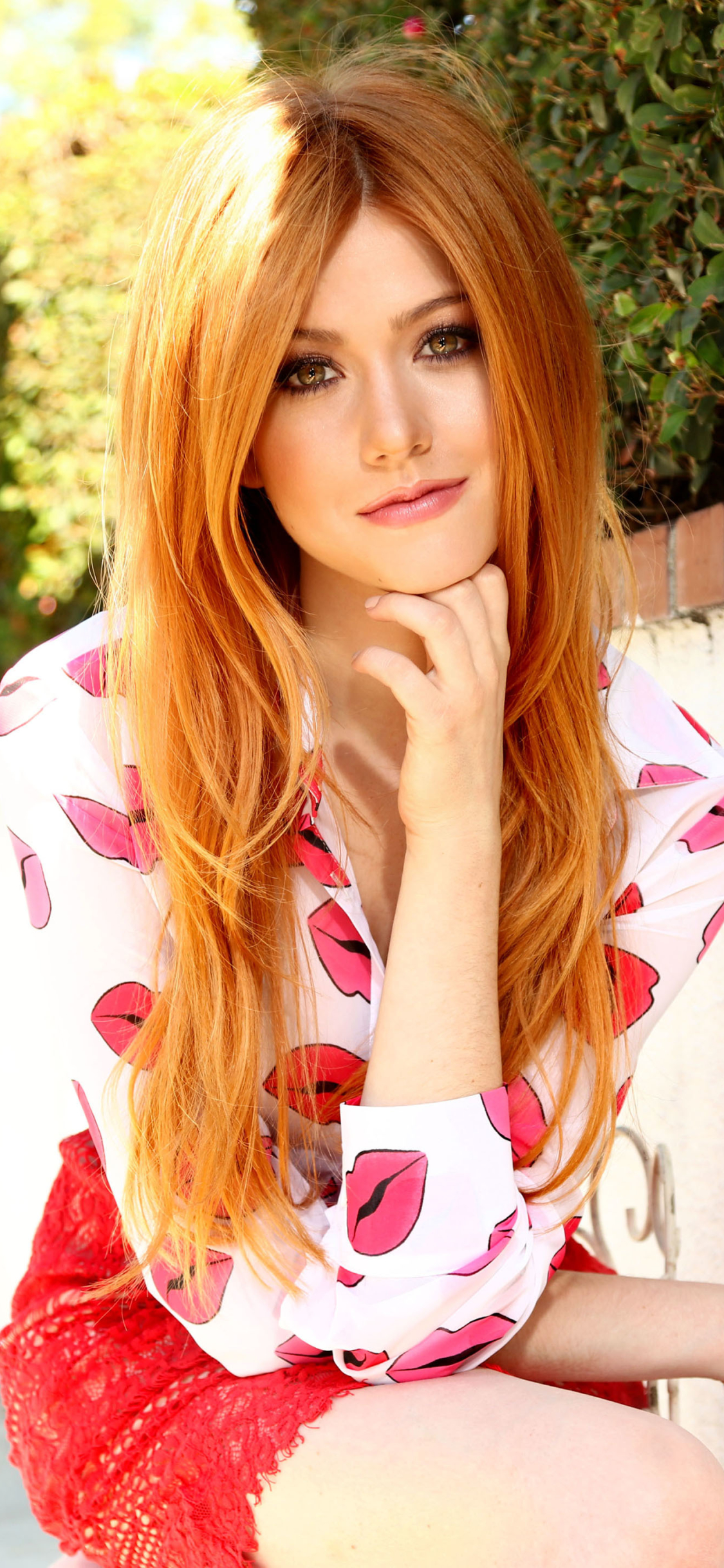 Download mobile wallpaper Redhead, American, Celebrity, Brown Eyes, Actress, Katherine Mcnamara for free.