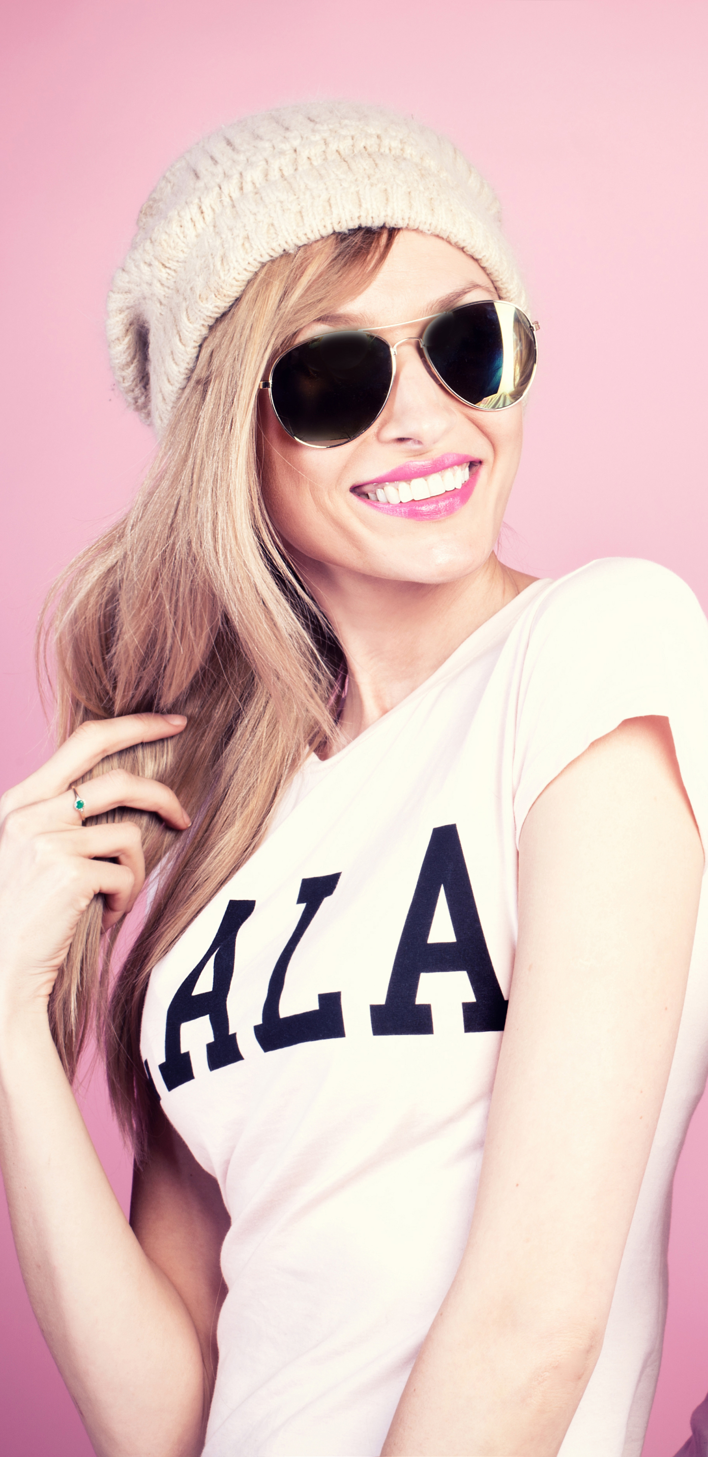 Download mobile wallpaper Smile, Blonde, Hat, Sunglasses, Model, Women, Blue Eyes, Lipstick for free.