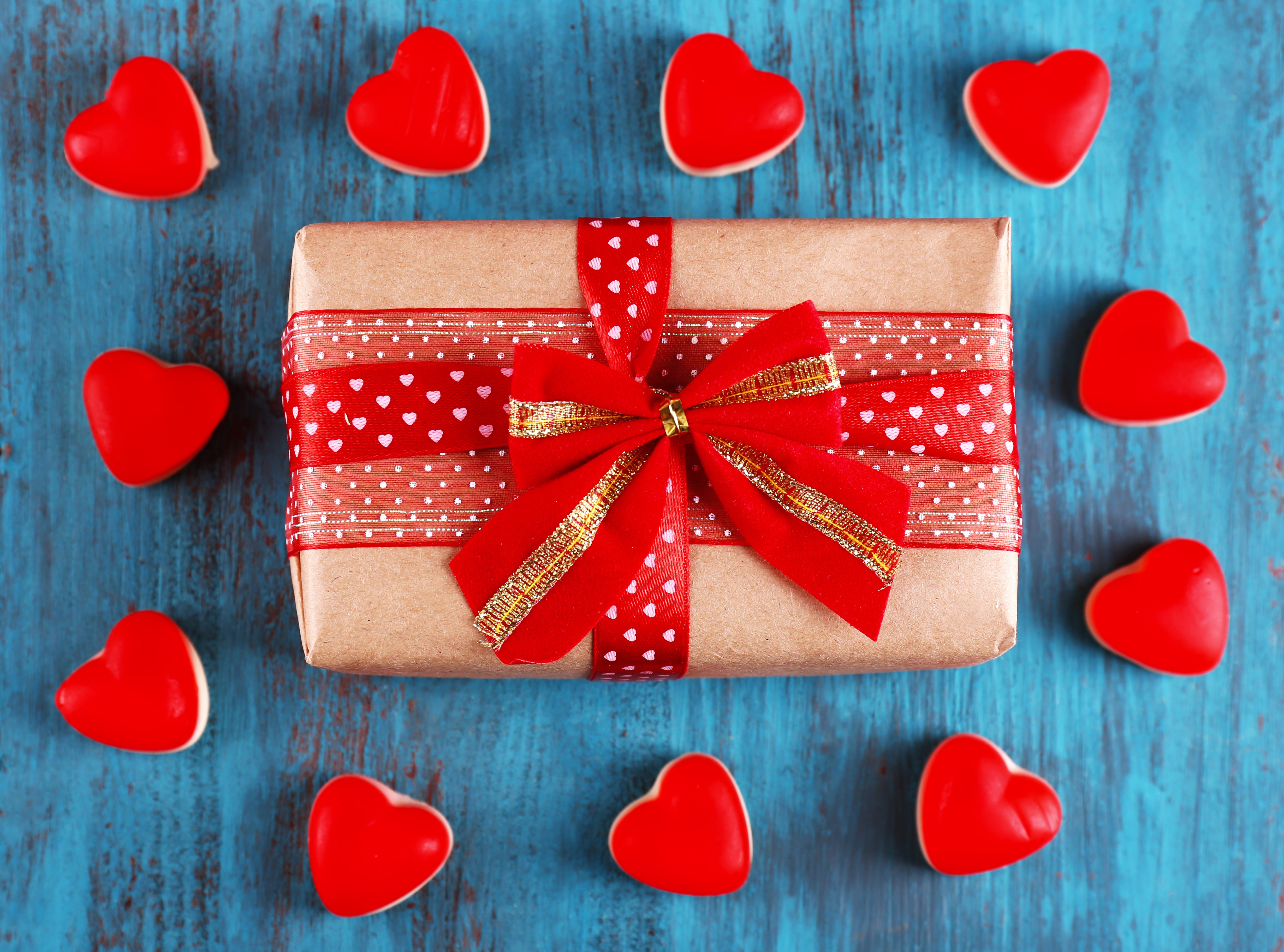 Скачать картинку Любовь, Сердце, Подарки, День Святого Валентина, Праздничные, Романтический в телефон бесплатно.