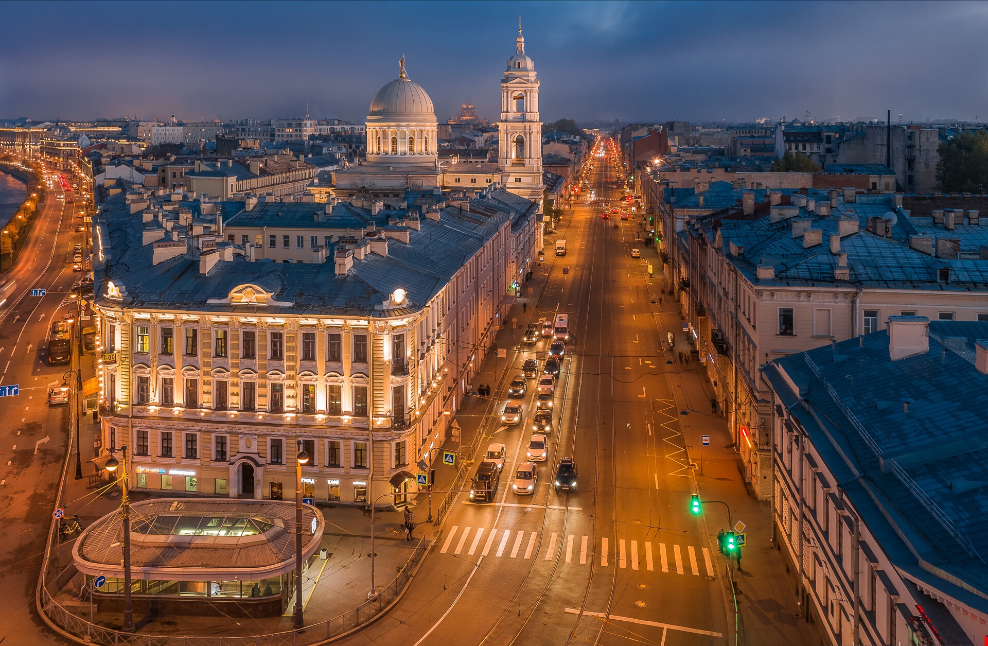 Handy-Wallpaper Städte, Gebäude, Straße, Haus, Abend, Sankt Petersburg, Menschengemacht, Großstadt kostenlos herunterladen.