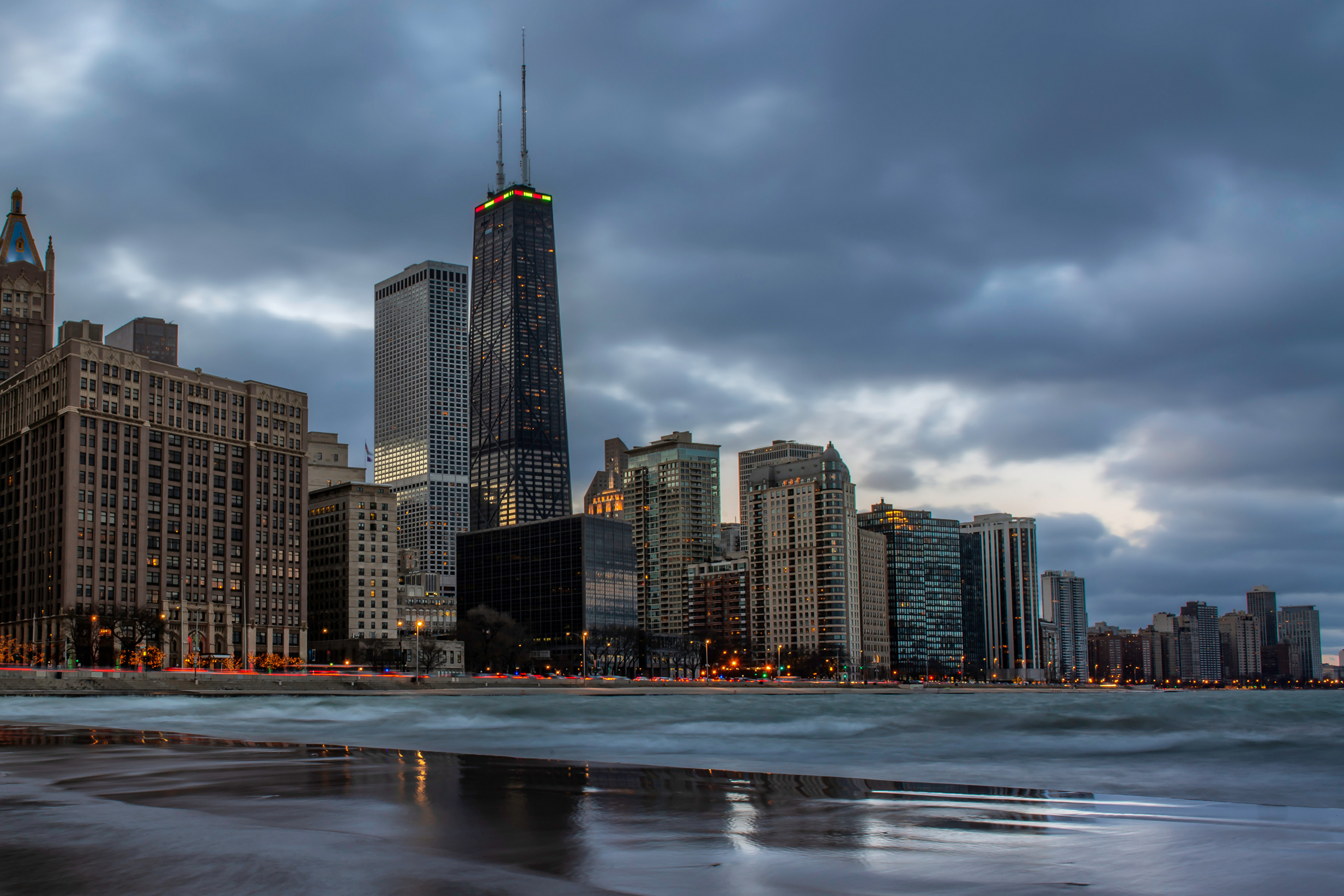 Descarga gratuita de fondo de pantalla para móvil de Ciudades, Ciudad, Rascacielos, Edificio, Chicago, Hecho Por El Hombre.