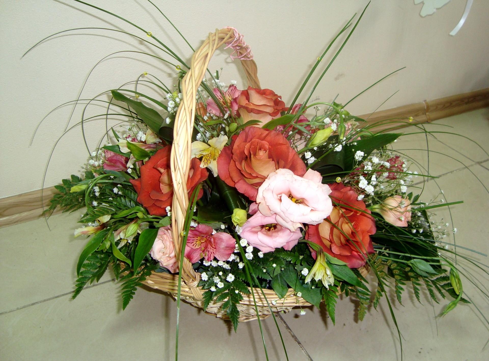 gipsophile, flowers, roses, fern, alstroemeria, gypsophilus, basket, composition, lisianthus russell, lisiantus russell