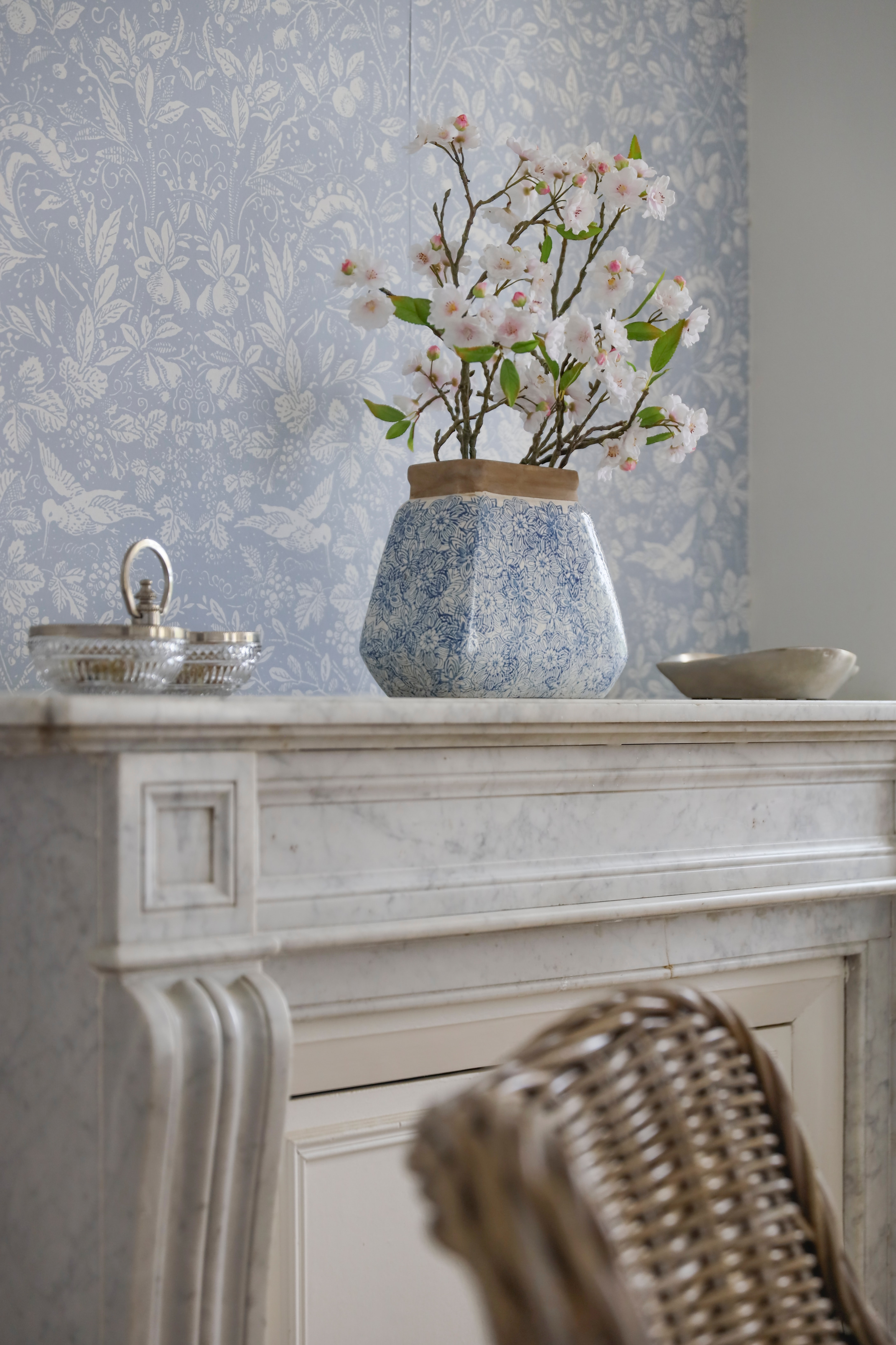 Download mobile wallpaper Flowers, Miscellaneous, Miscellanea, Interior, Vase, Furniture, Room for free.