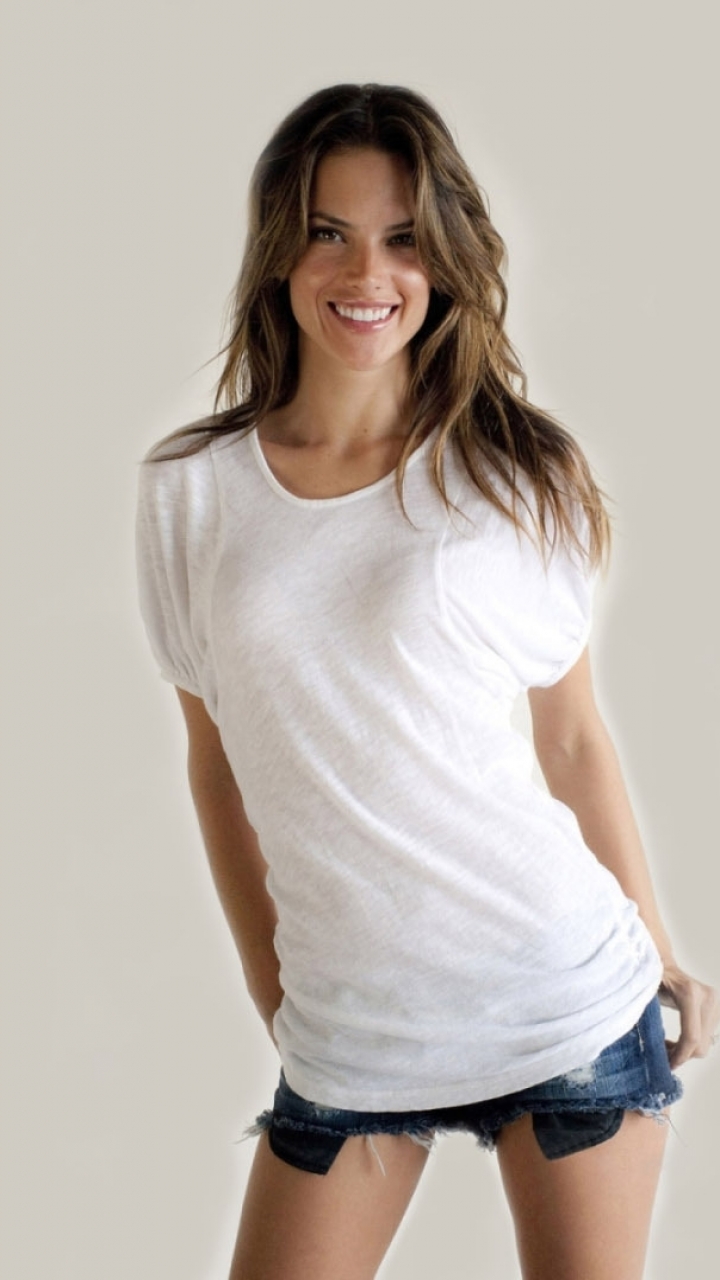 Download mobile wallpaper Celebrity, Alessandra Ambrosio for free.