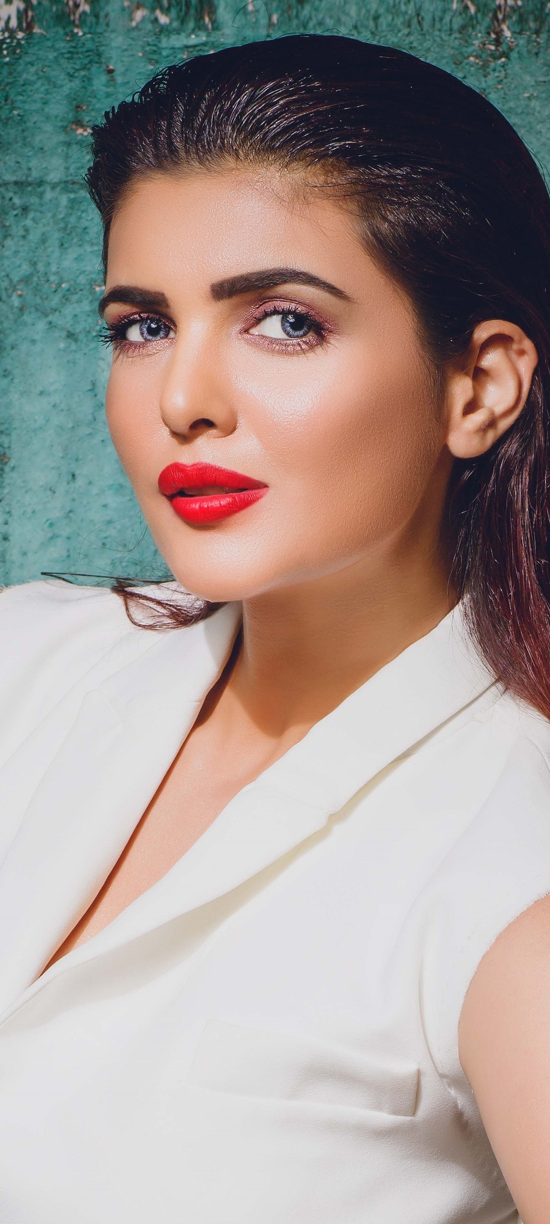 Download mobile wallpaper Women, Blue Eyes, Indian, Actress, Lipstick, Ihana Dhillon for free.