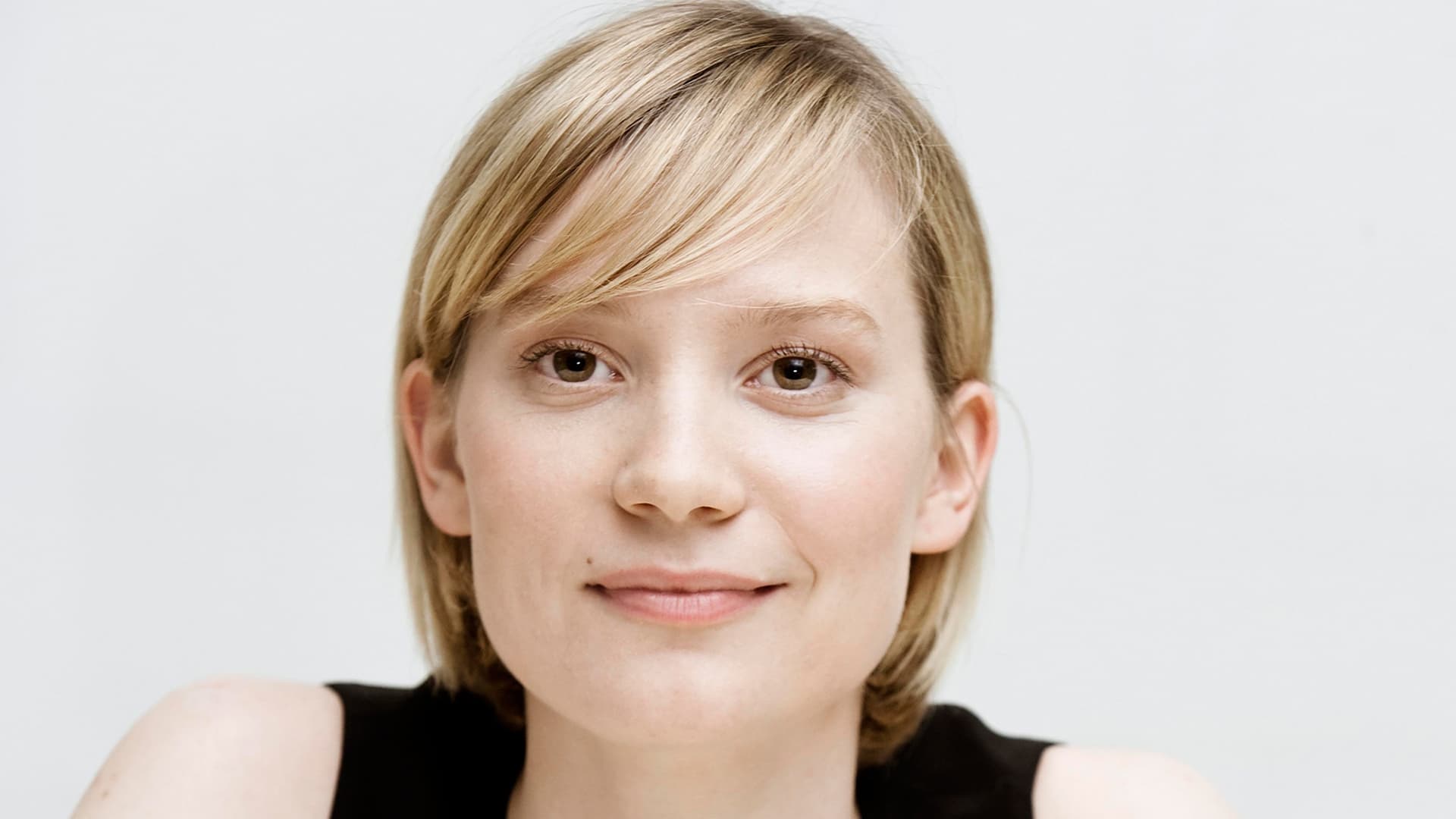 Download mobile wallpaper Blonde, Face, Celebrity, Short Hair, Actress, Mia Wasikowska for free.