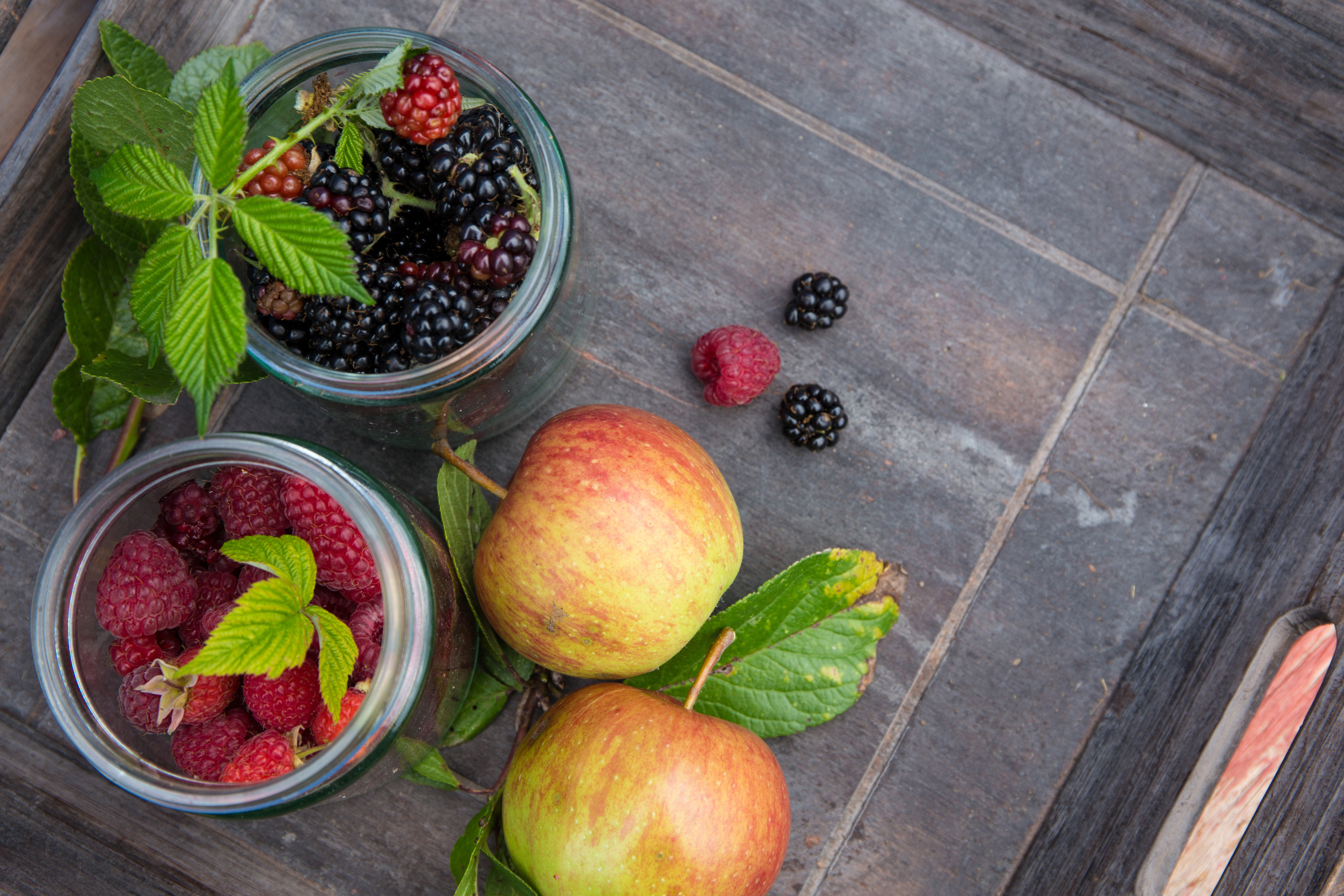 Free download wallpaper Fruits, Food, Apple, Raspberry, Blackberry, Berry, Fruit on your PC desktop