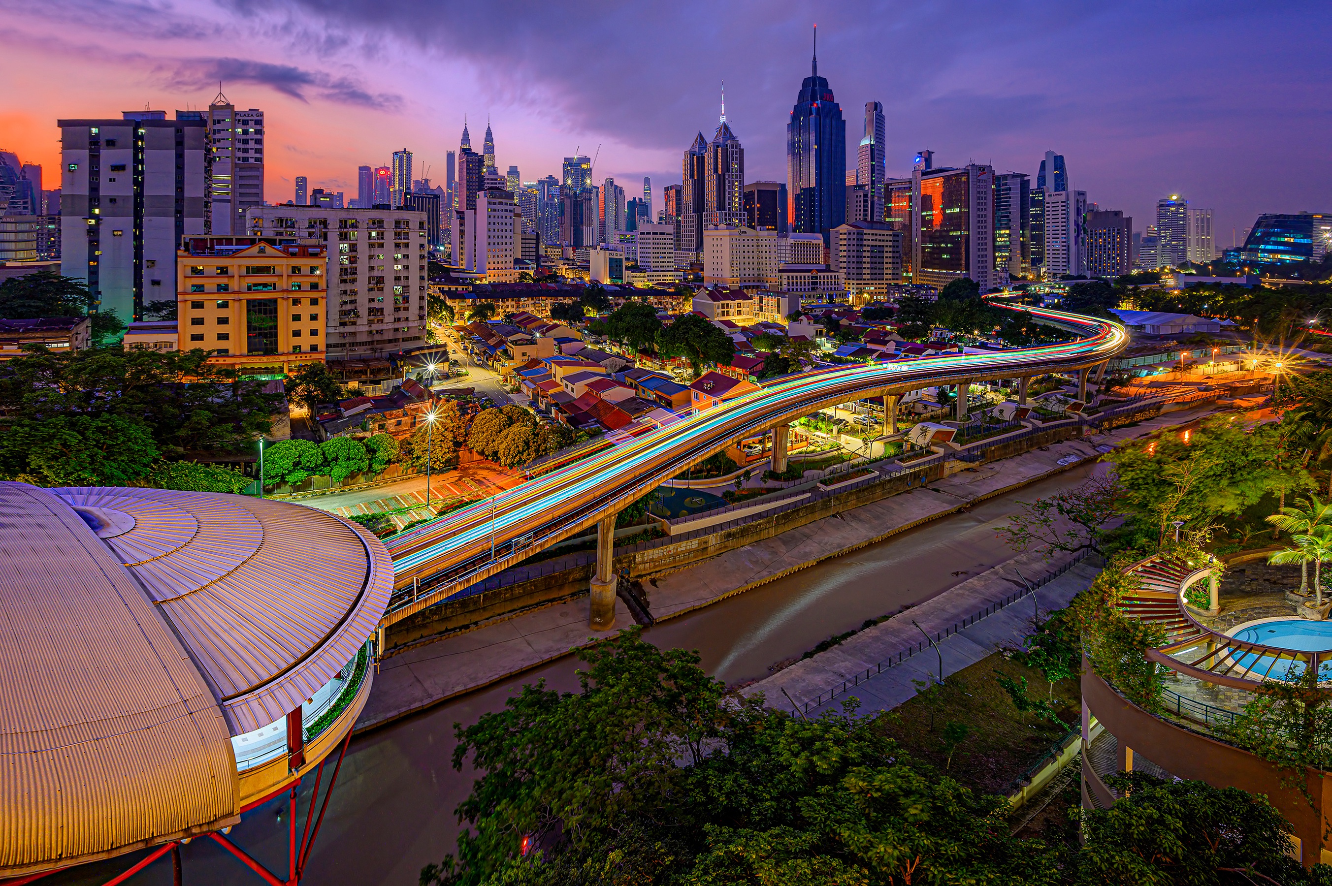 Скачать картинку Города, Город, Здание, Куала Лумпур, Малайзия, Небоскрёб, Сделано Человеком в телефон бесплатно.