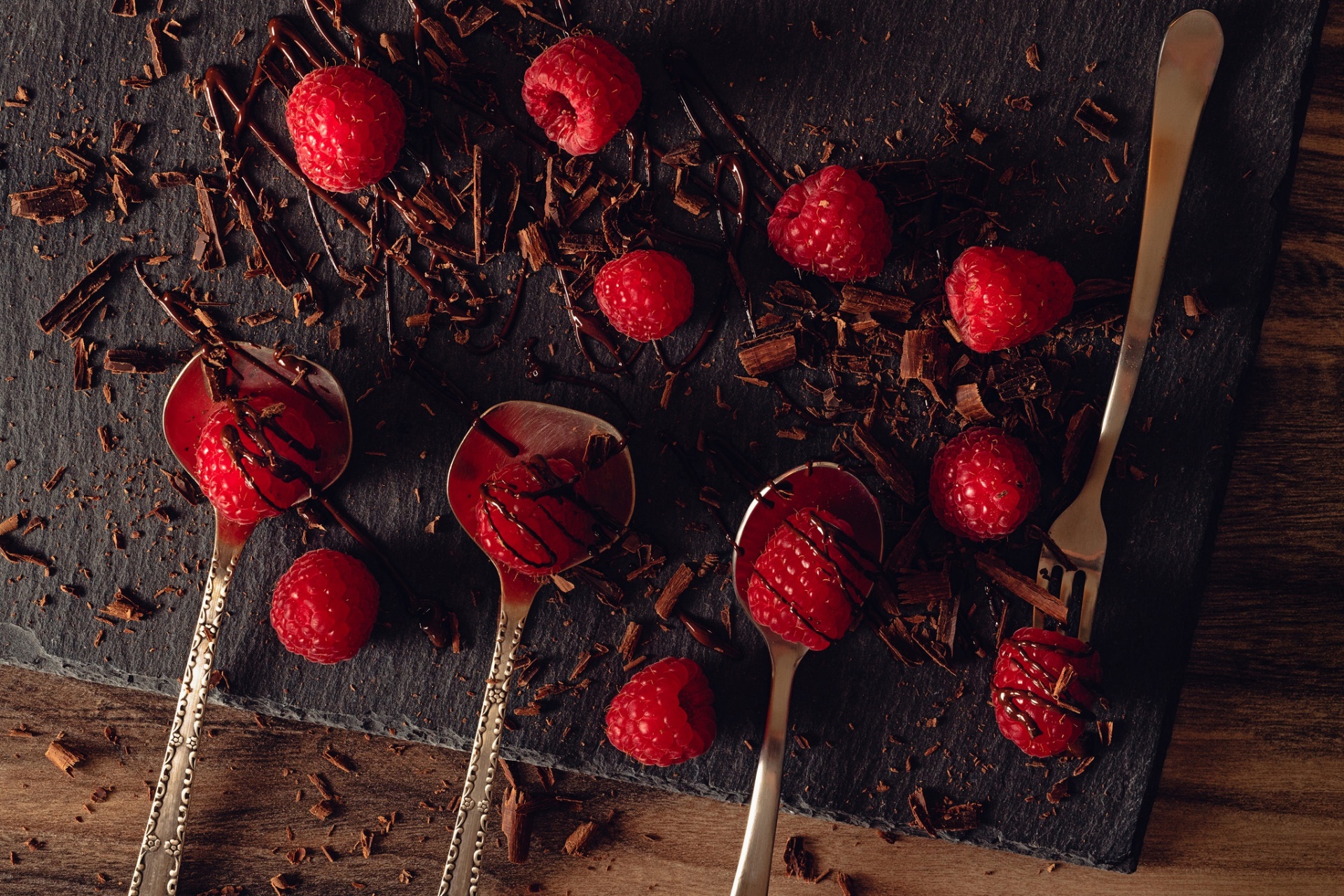 Descarga gratis la imagen Frutas, Chocolate, Frambuesa, Baya, Fruta, Cuchara, Alimento en el escritorio de tu PC