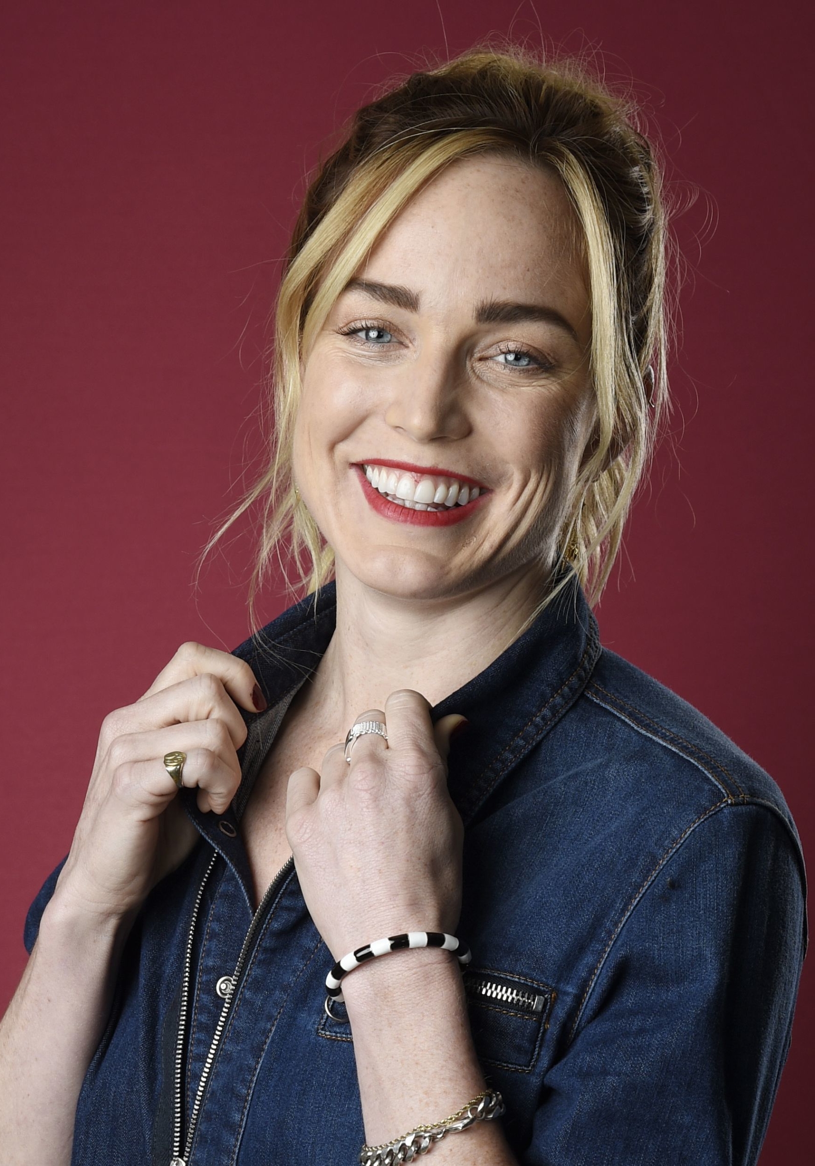 Download mobile wallpaper Smile, Blonde, Face, Blue Eyes, American, Celebrity, Actress, Lipstick, Caity Lotz for free.