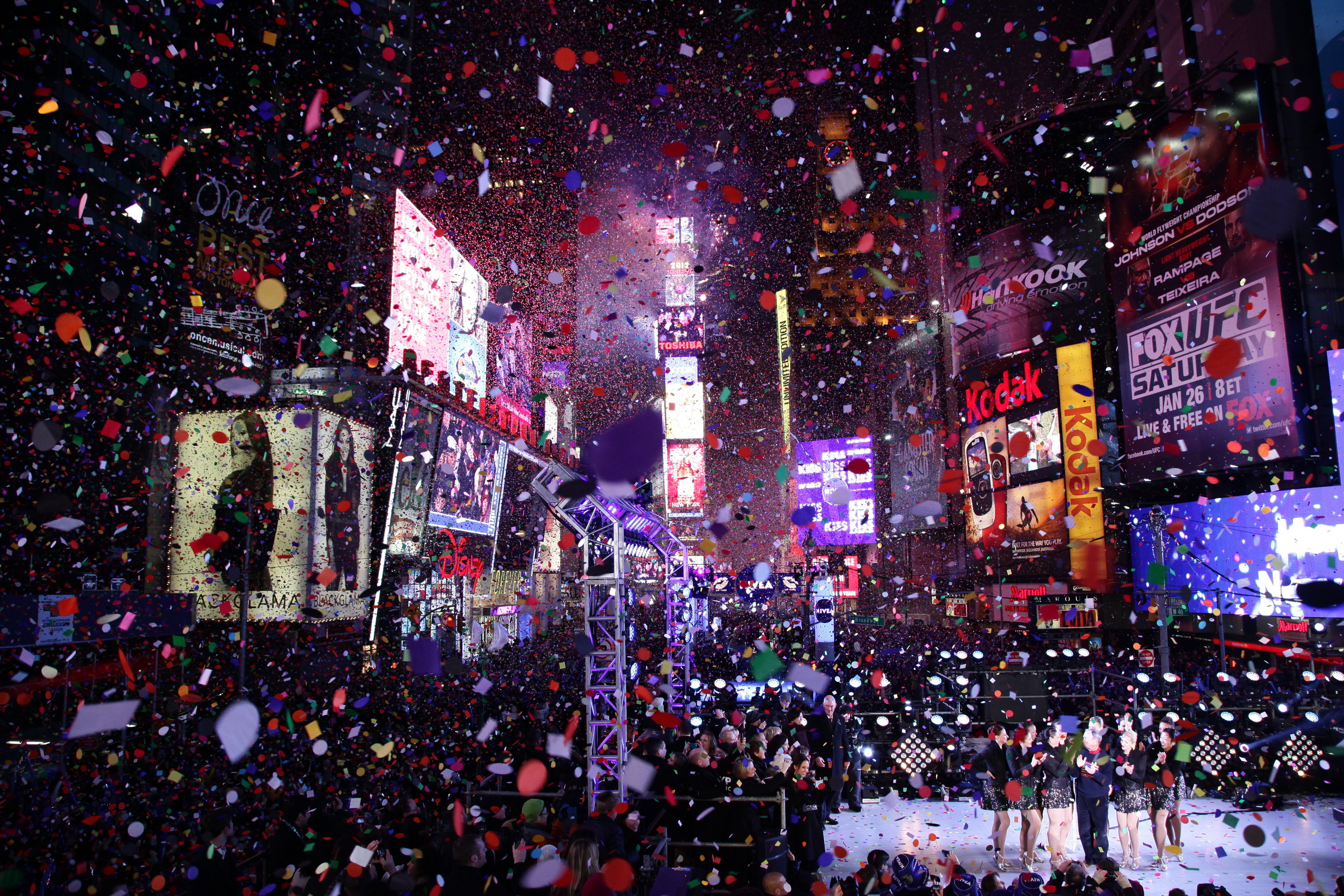 868061 скачать обои праздничные, новый год 2013, нью йорк, таймс сквер - заставки и картинки бесплатно