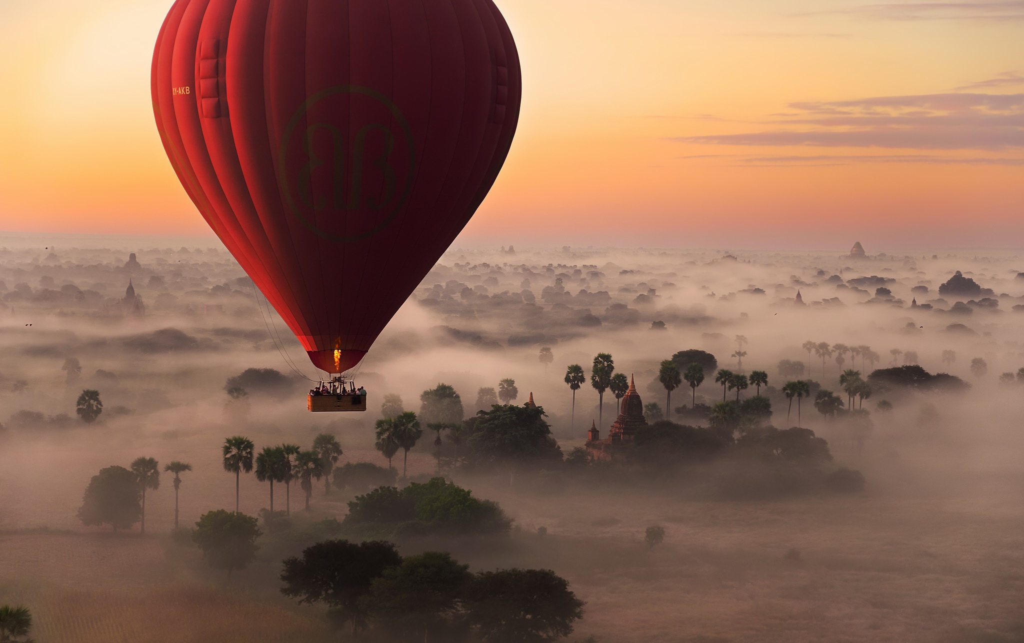 無料モバイル壁紙風景, 地平線, 霧, 日の出, 空, 乗り物, 熱気球をダウンロードします。