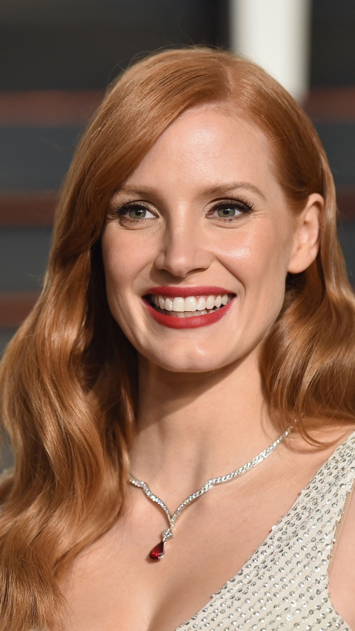 Download mobile wallpaper Smile, Redhead, Blue Eyes, American, Necklace, Celebrity, Actress, Lipstick, Jessica Chastain for free.