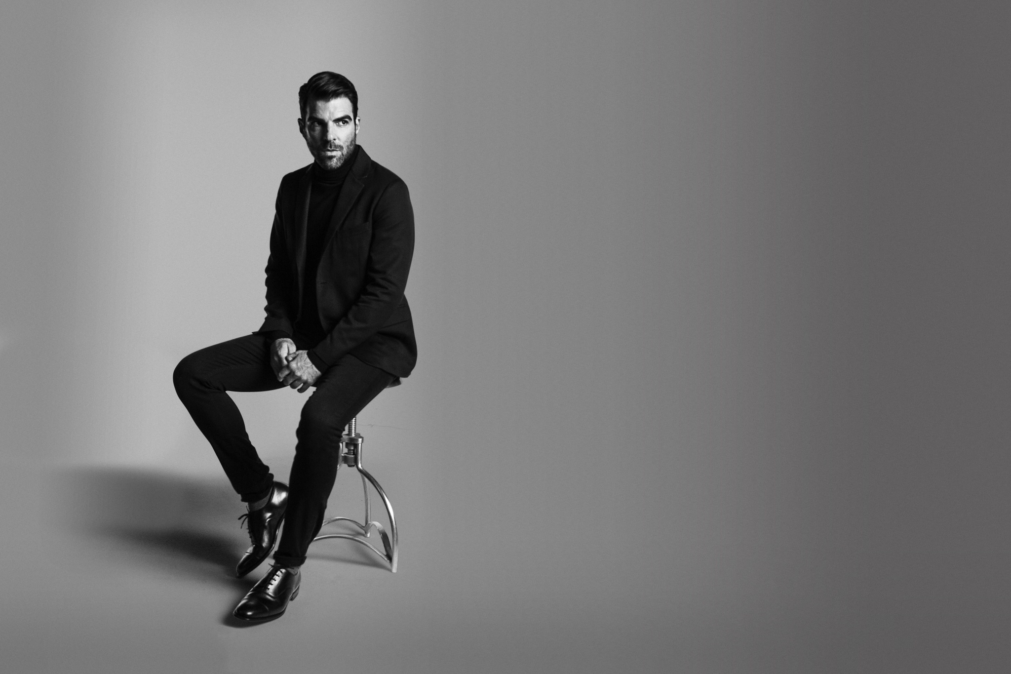 Free download wallpaper American, Celebrity, Black & White, Actor, Zachary Quinto on your PC desktop