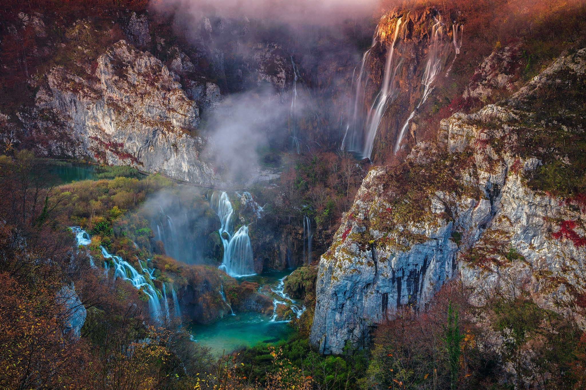Handy-Wallpaper Landschaft, Wasserfälle, Wasserfall, Baum, Gebirge, Erde/natur kostenlos herunterladen.
