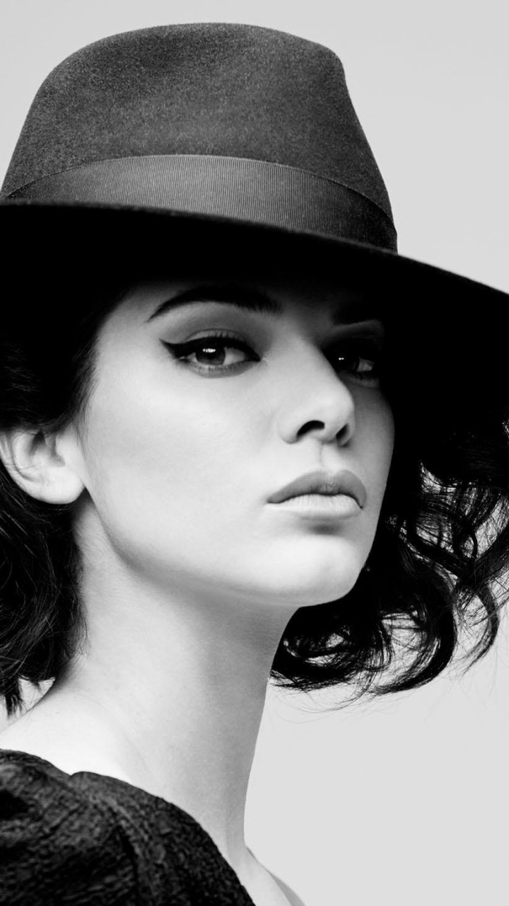 Download mobile wallpaper Hat, Brunette, Celebrity, Black & White, Kendall Jenner for free.