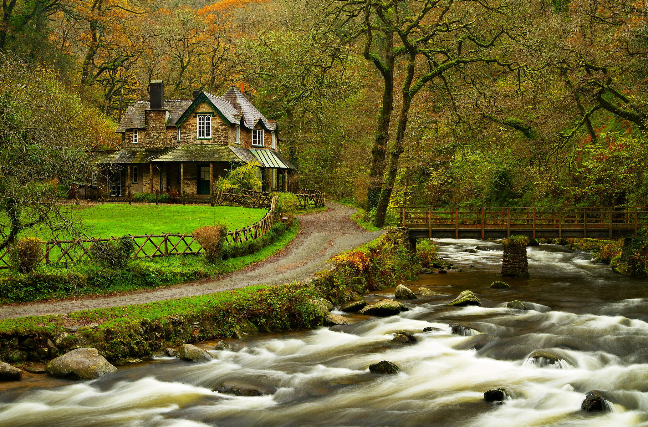 Laden Sie das Gebäude, Baum, Fluss, Haus, Pfad, Brücke, Menschengemacht-Bild kostenlos auf Ihren PC-Desktop herunter