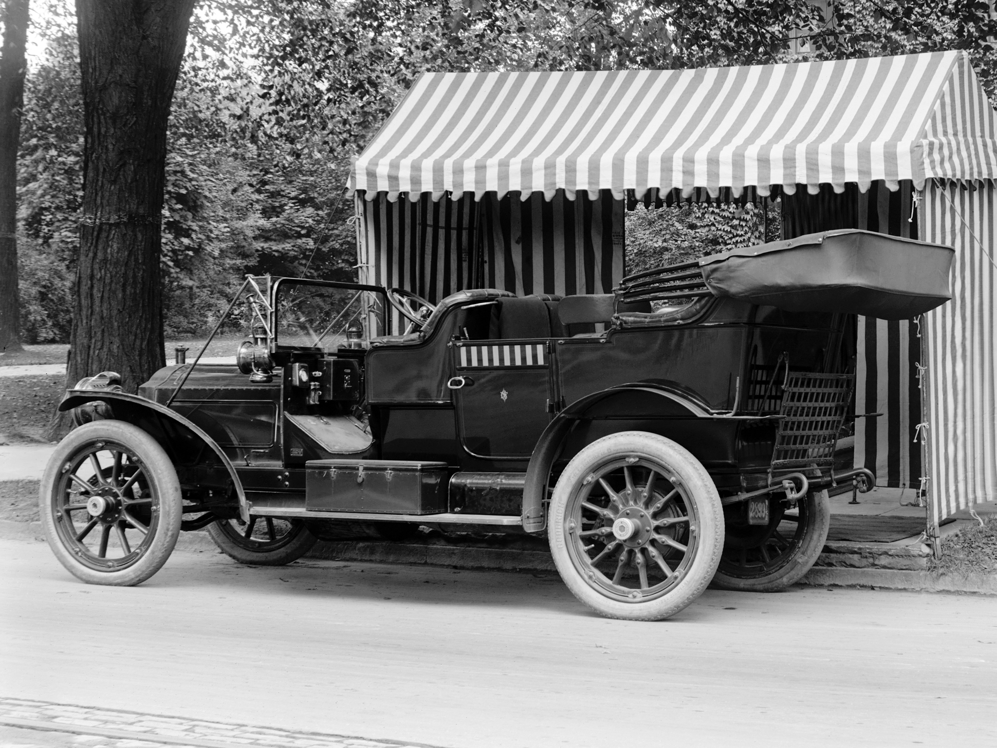 Download mobile wallpaper Vintage Car, Vehicles, Black & White, Packard, Packard Model 18 Touring, 1909 Packard Model 18 Touring for free.
