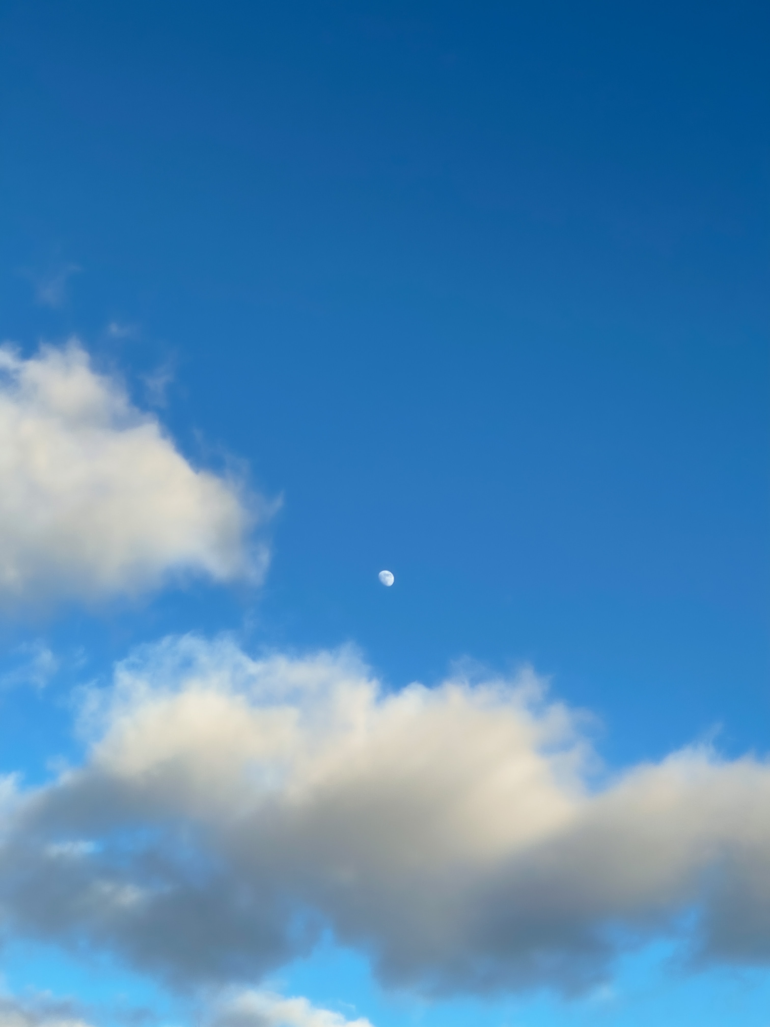 Скачать обои бесплатно Облака, Природа, Небо, Голубой, Луна картинка на рабочий стол ПК