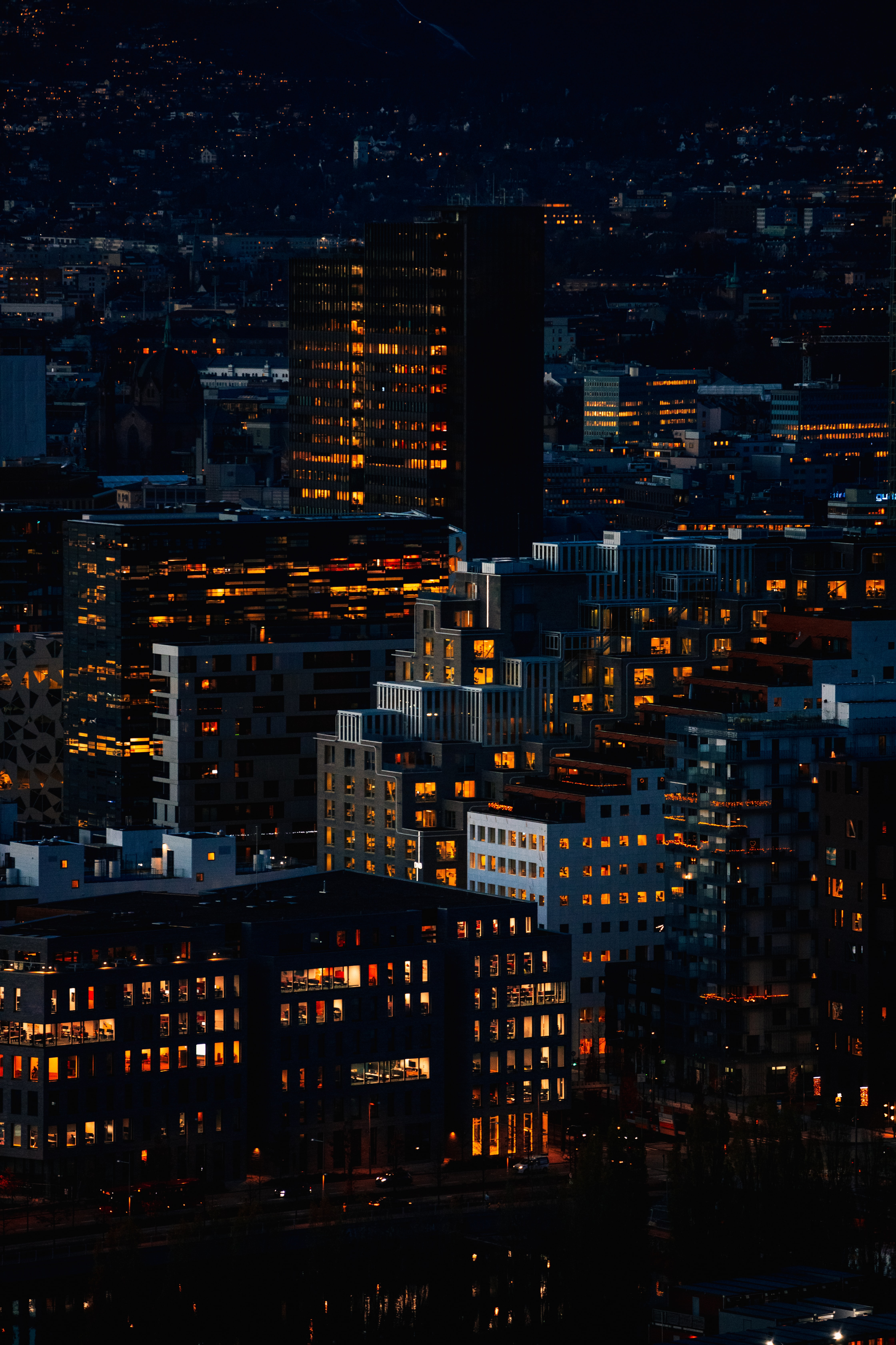 無料モバイル壁紙都市, 建物, 上から見る, 暗い, ナイトシティ, アーキテクチャ, 闇, 夜の街をダウンロードします。
