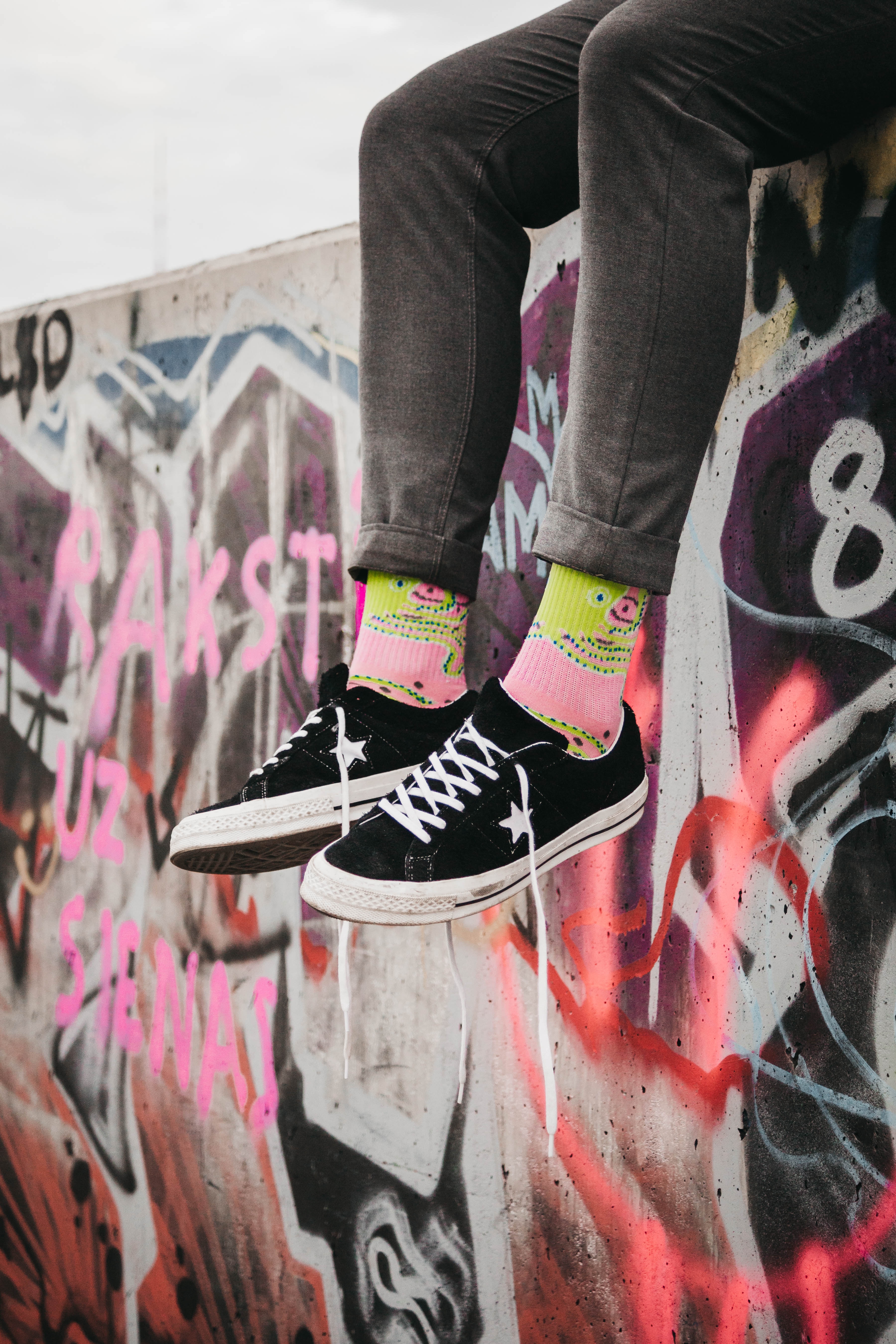 miscellanea, miscellaneous, legs, sneakers, style, graffiti, shoes, socks