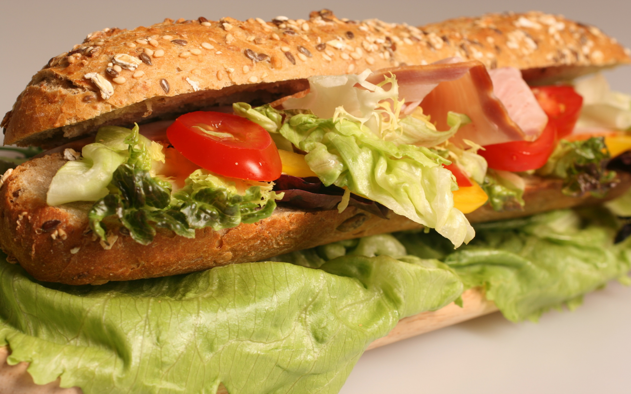 720146 descargar fondo de pantalla alimento, sándwich, panecillo, lechuga, almuerzo, ensalada, tomate: protectores de pantalla e imágenes gratis