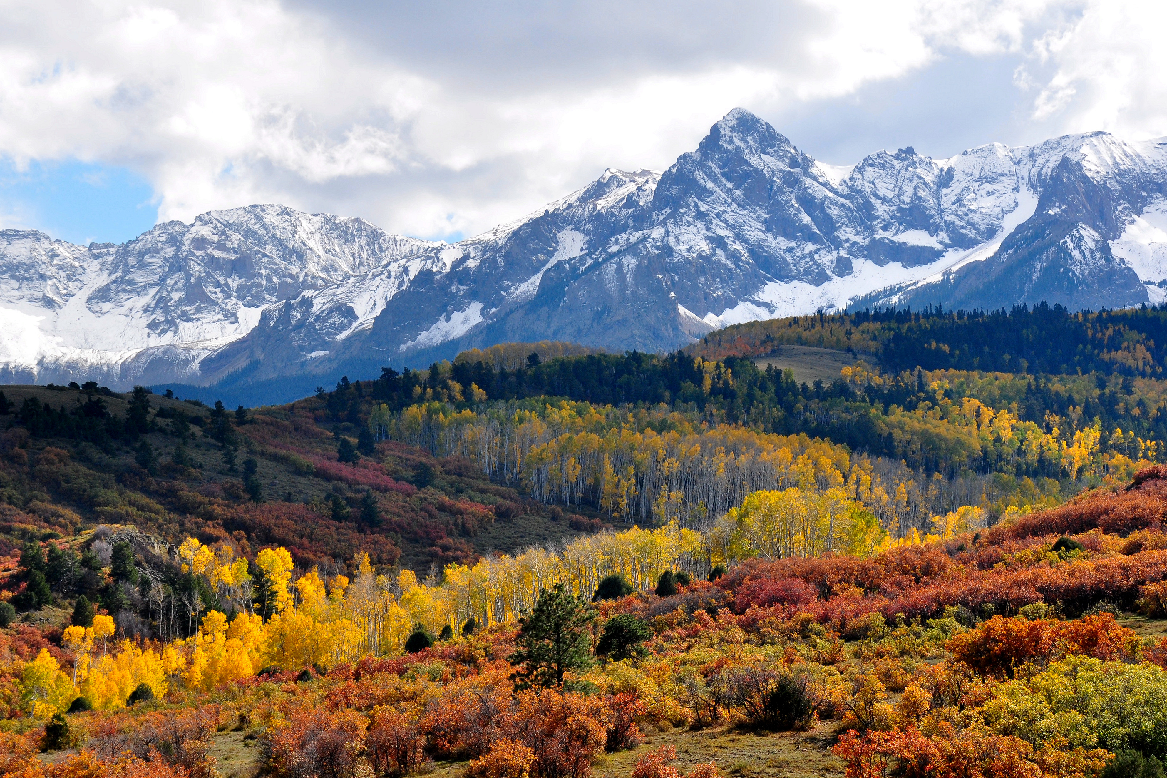 無料モバイル壁紙自然, 木, 森林, 森, スカイ, 山脈, 秋をダウンロードします。