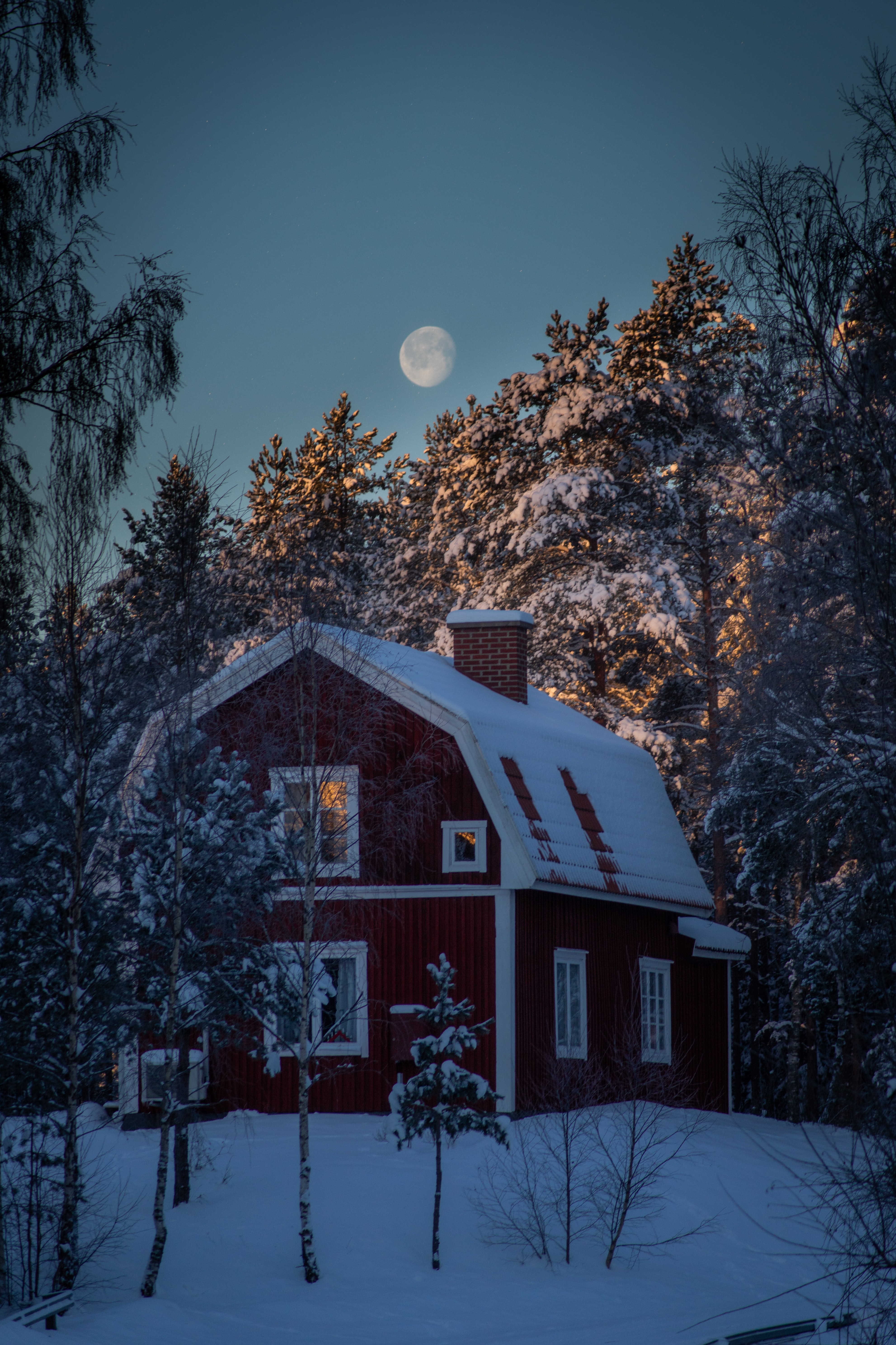 Laden Sie das Übernachtung, Haus, Natur, Schnee, Bäume, Mond, Winter-Bild kostenlos auf Ihren PC-Desktop herunter