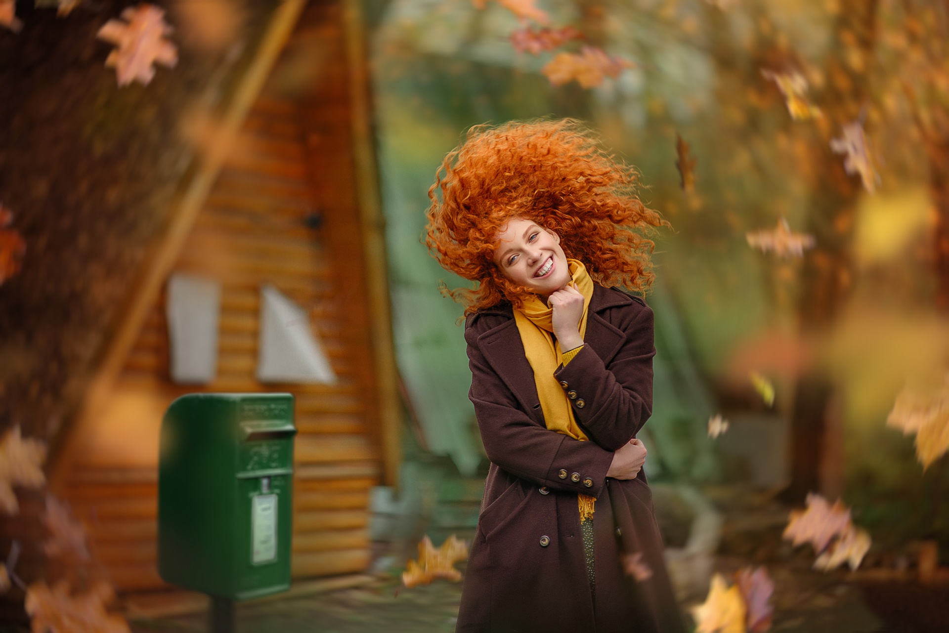 PCデスクトップに秋, 赤毛, モデル, 笑顔, 女性, 被写界深度画像を無料でダウンロード