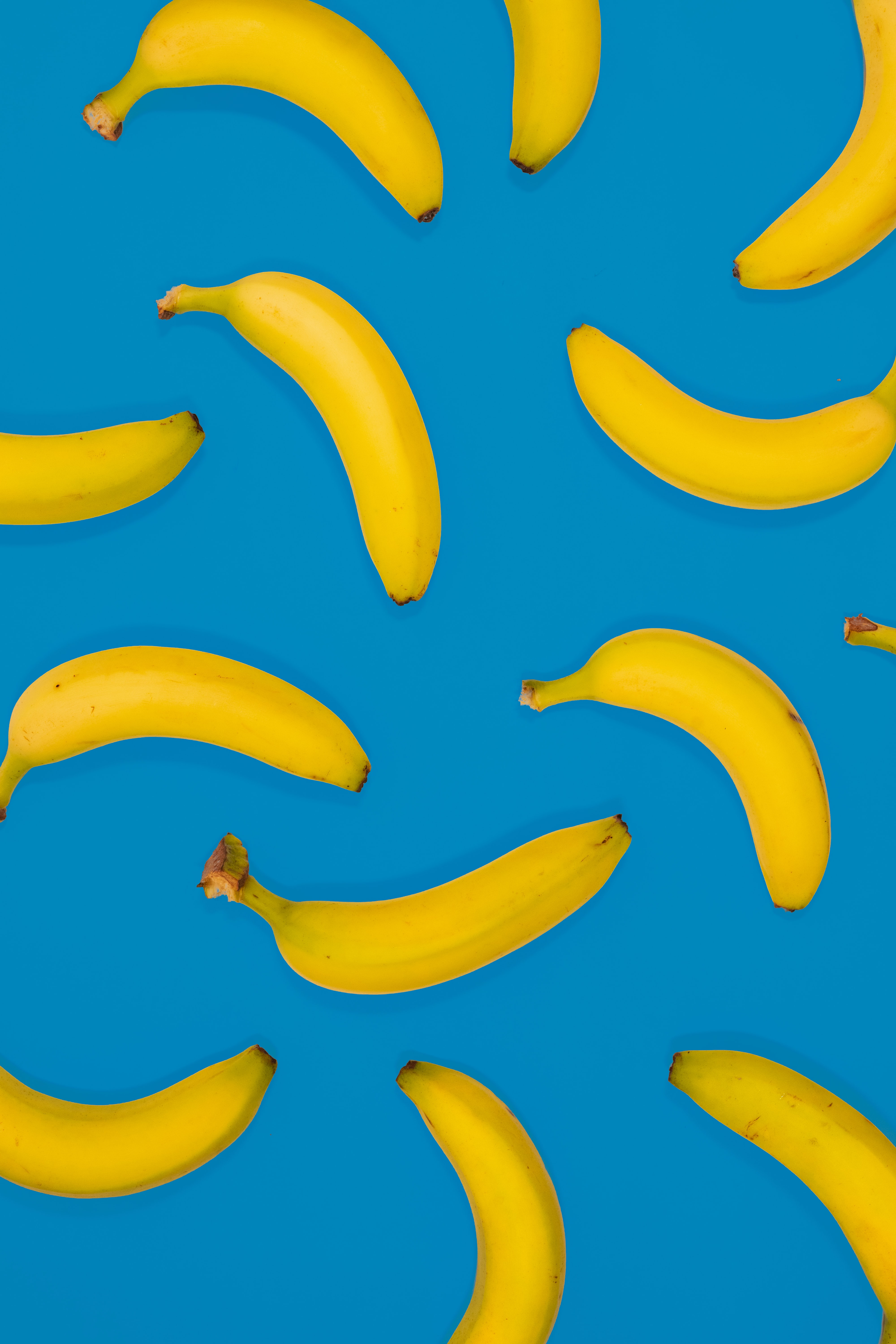 124815 скачать картинку фрукту, бананы, еда, синий, желтый - обои и заставки бесплатно