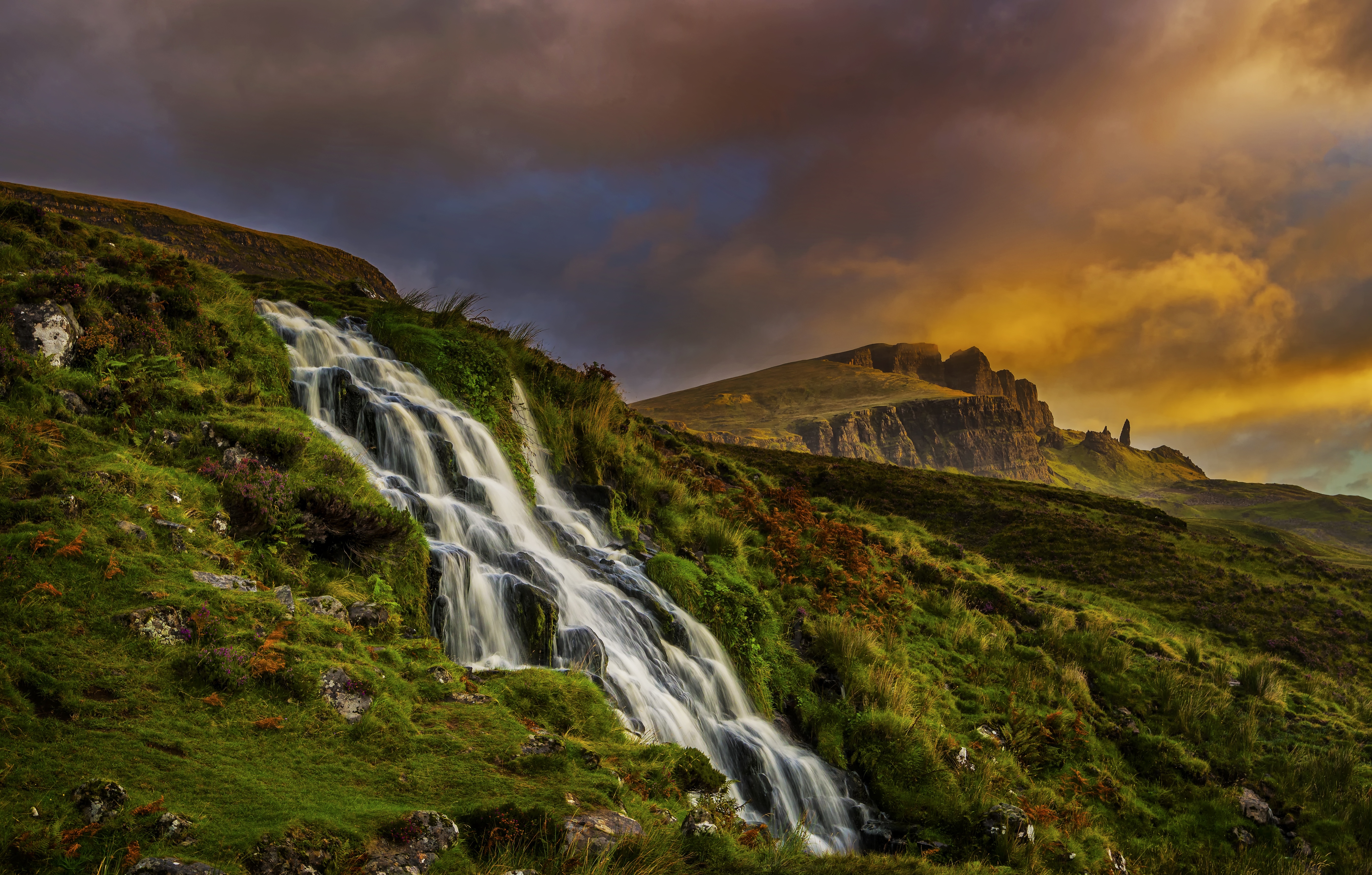 Скачать обои бесплатно Облака, Водопады, Гора, Водопад, Шотландия, Земля/природа картинка на рабочий стол ПК