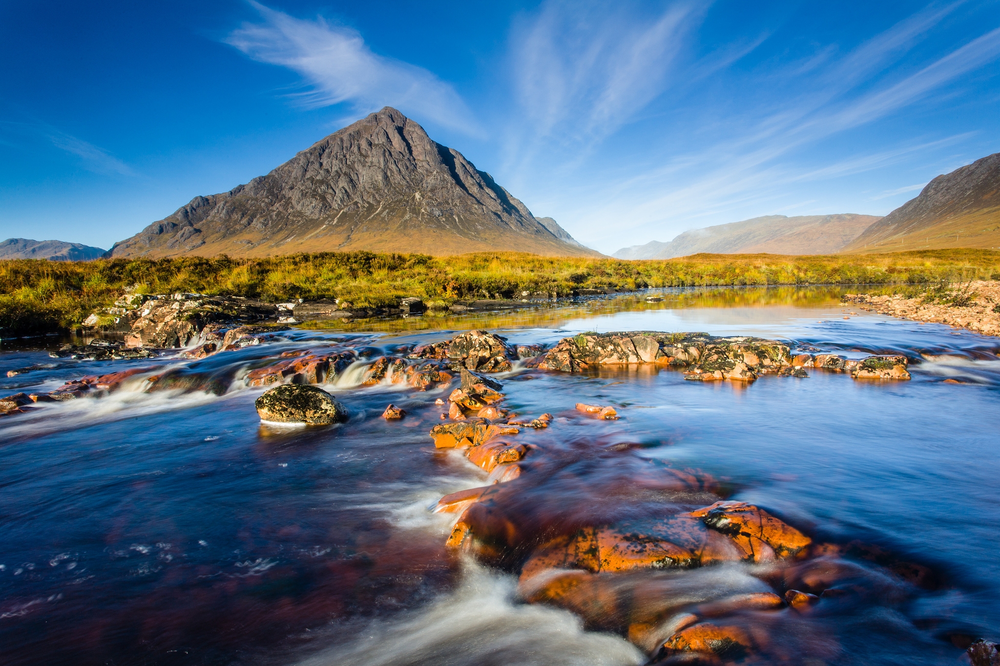 62921 скачать обои шотландия, река, природа, камни, небо, гора, течение - заставки и картинки бесплатно