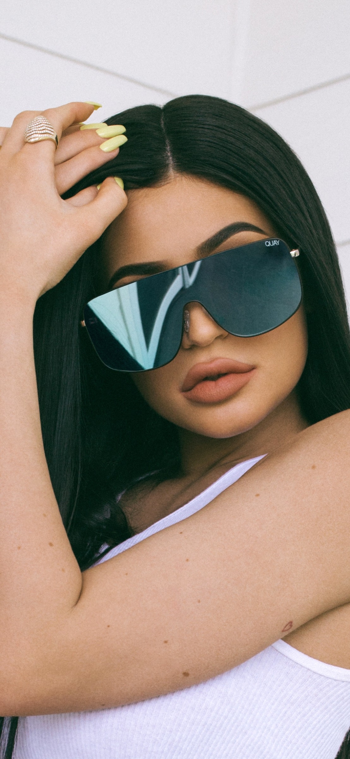 Download mobile wallpaper Sunglasses, Model, Celebrity, Black Hair, Kylie Jenner for free.