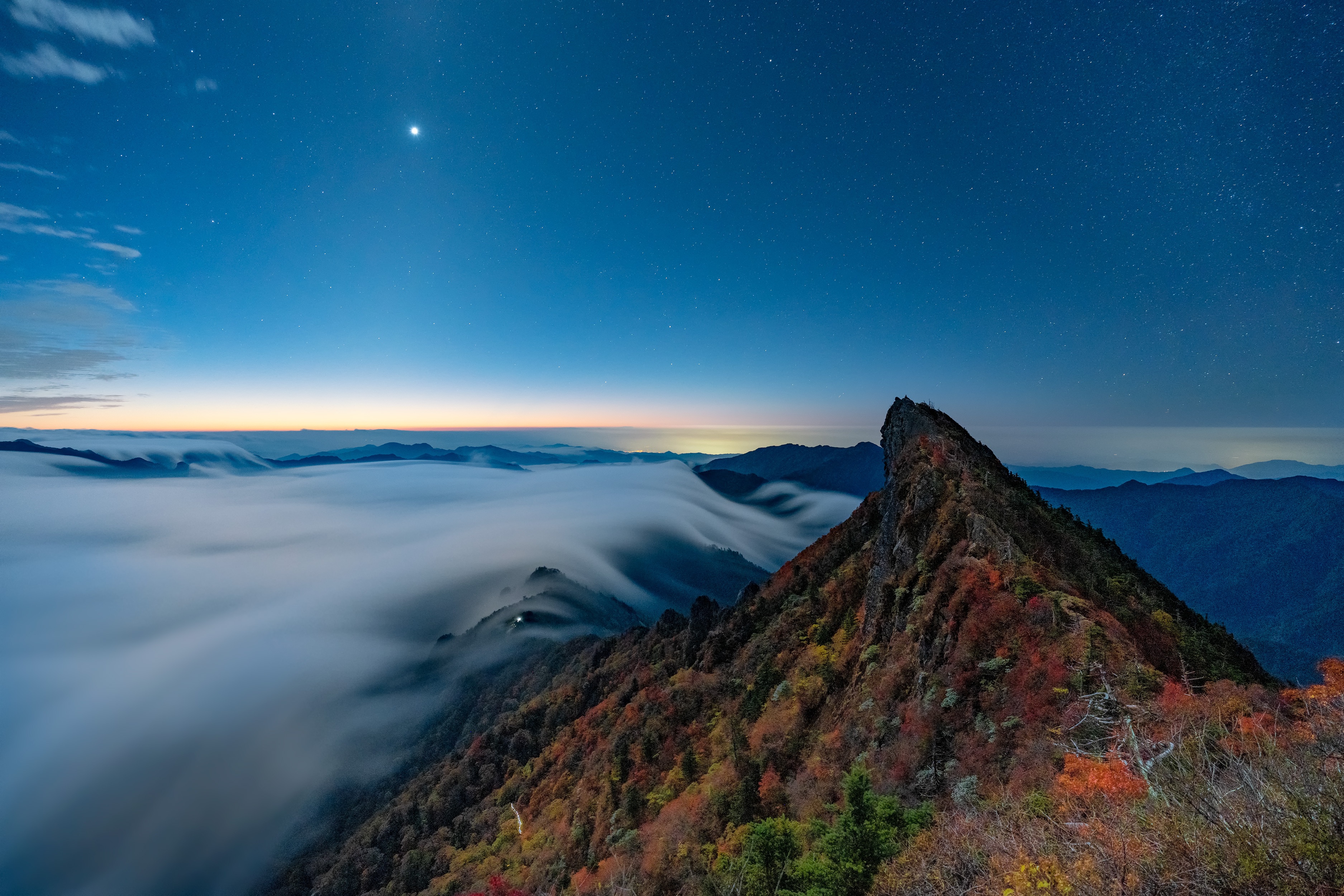 PCデスクトップに自然, 地平線, 山, ピーク, 霧, 地球, 夜, 空, 山岳画像を無料でダウンロード