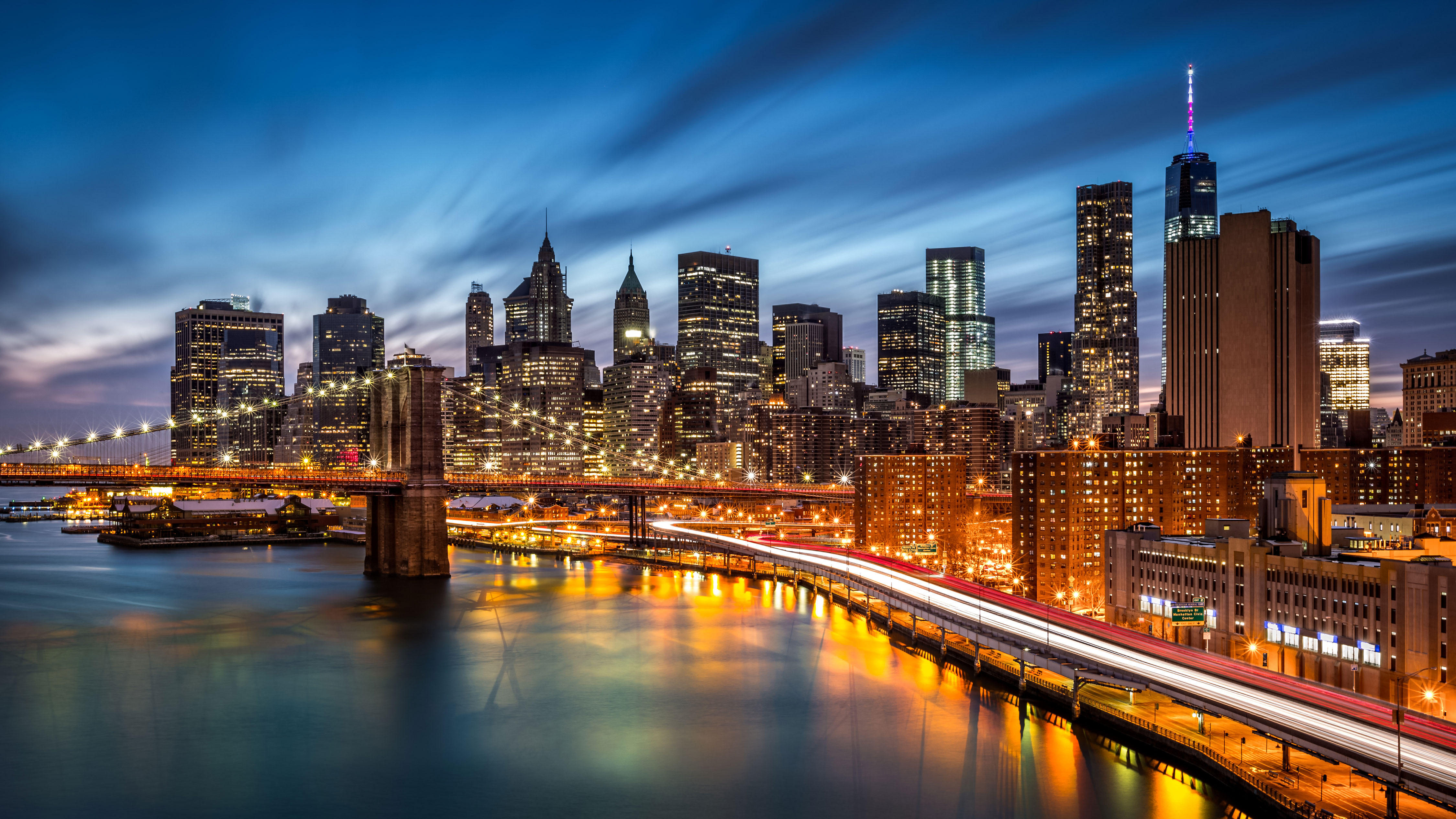 Скачать картинку Города, Ночь, Город, Горизонт, Нью Йорк, Бруклинский Мост, Сделано Человеком, Манхэттен, Замедленная Киносъёмка в телефон бесплатно.