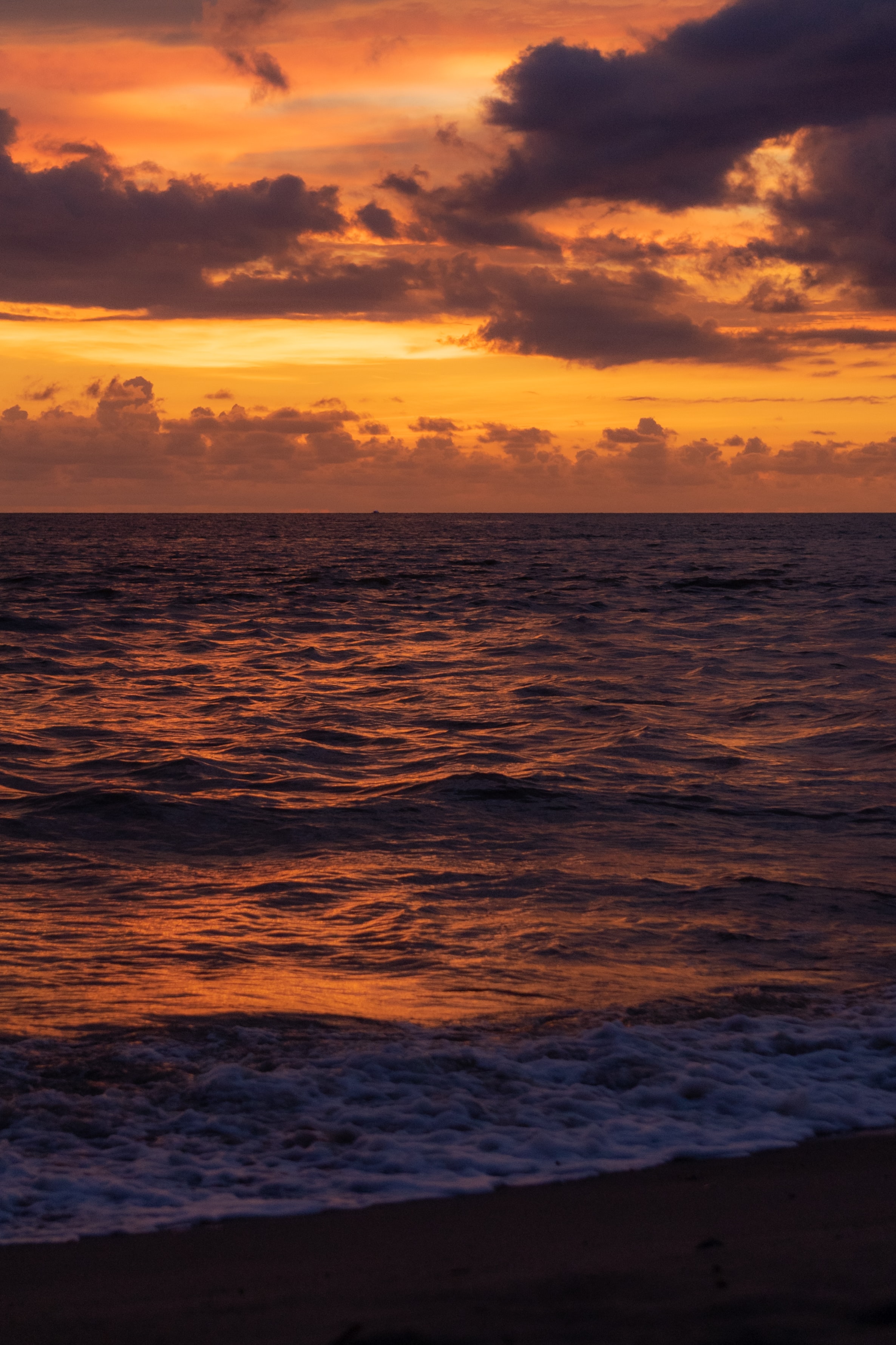 Handy-Wallpaper Sunset, Waves, Dämmerung, Twilight, Natur, Wasser, Sea kostenlos herunterladen.