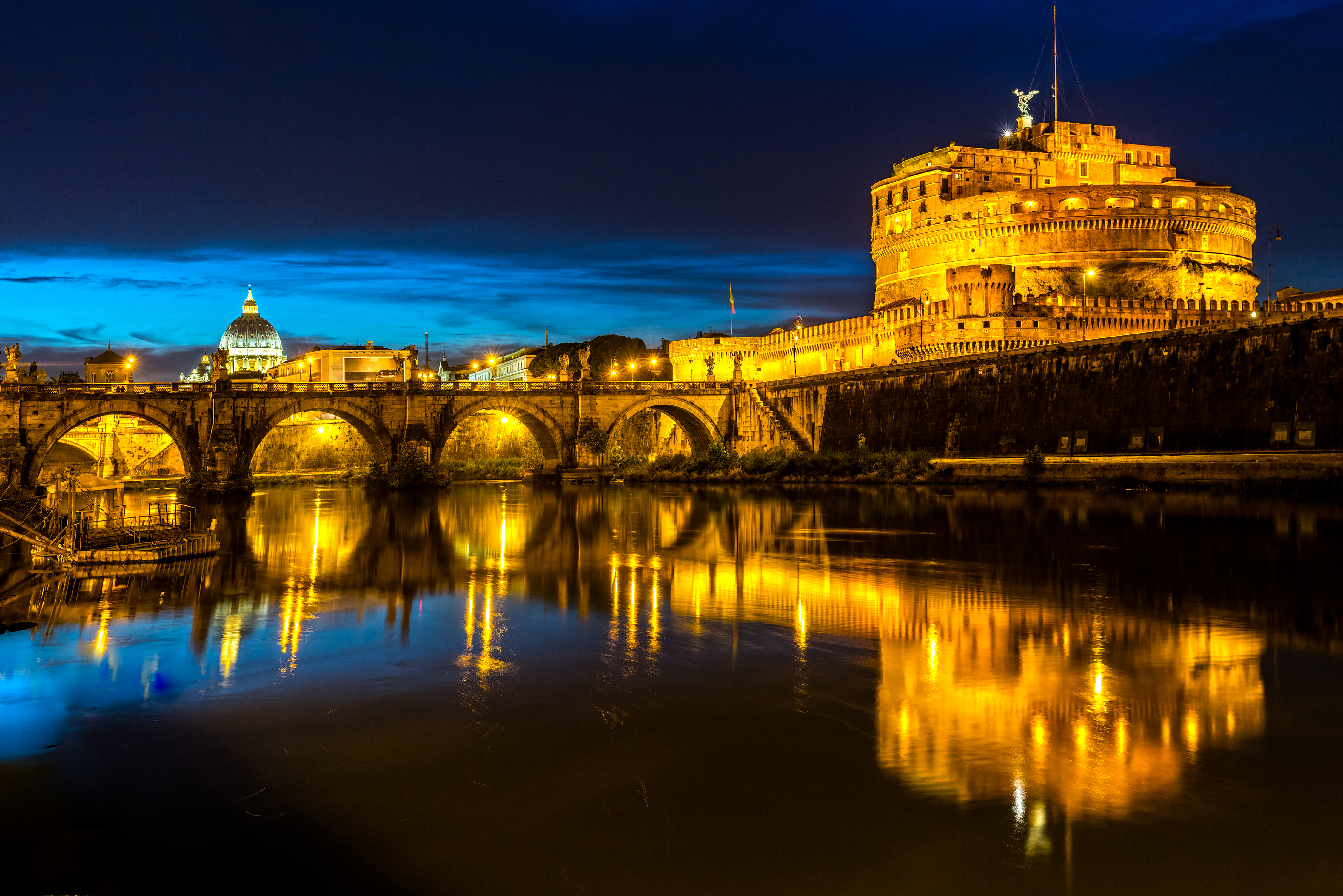Laden Sie das Städte, Italien, Licht, Fluss, Brücke, Nacht, Rom, Menschengemacht, Schloss, Spiegelung-Bild kostenlos auf Ihren PC-Desktop herunter