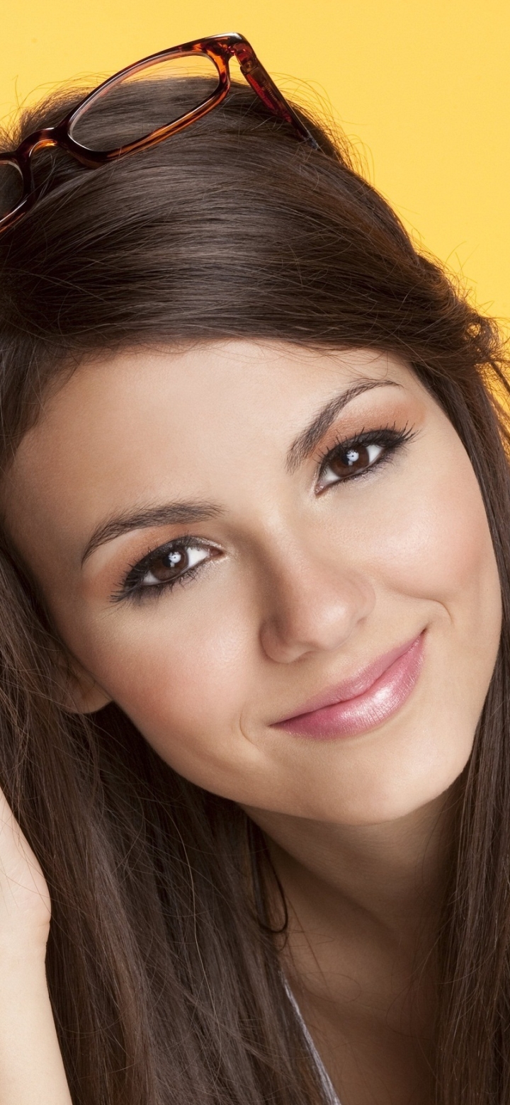 Download mobile wallpaper Celebrity, Victoria Justice for free.