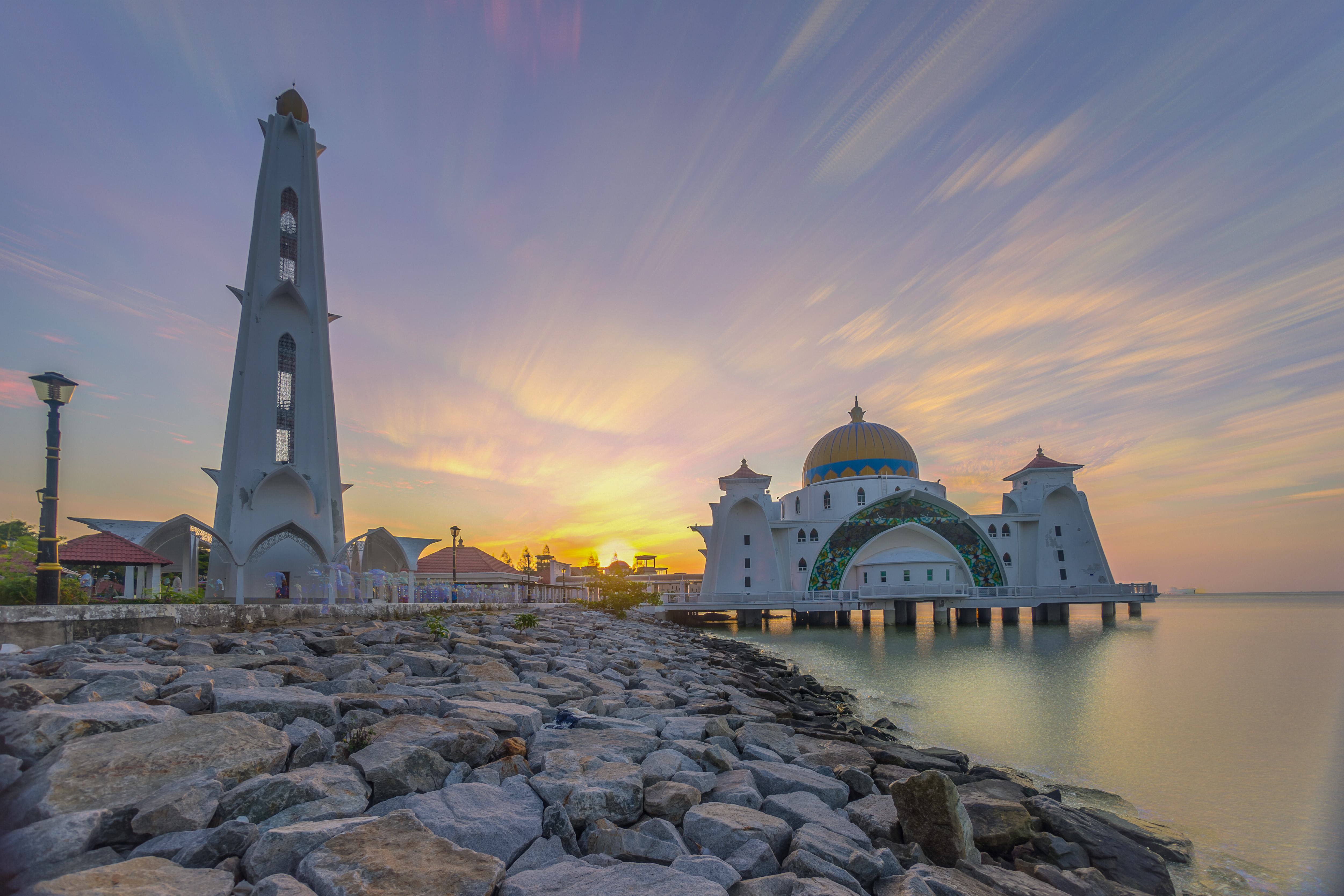 356086壁紙のダウンロード宗教的, マラッカ海峡モスク, 建物, 海岸, マラッカ, マレーシア, モスク, 日没-スクリーンセーバーと写真を無料で