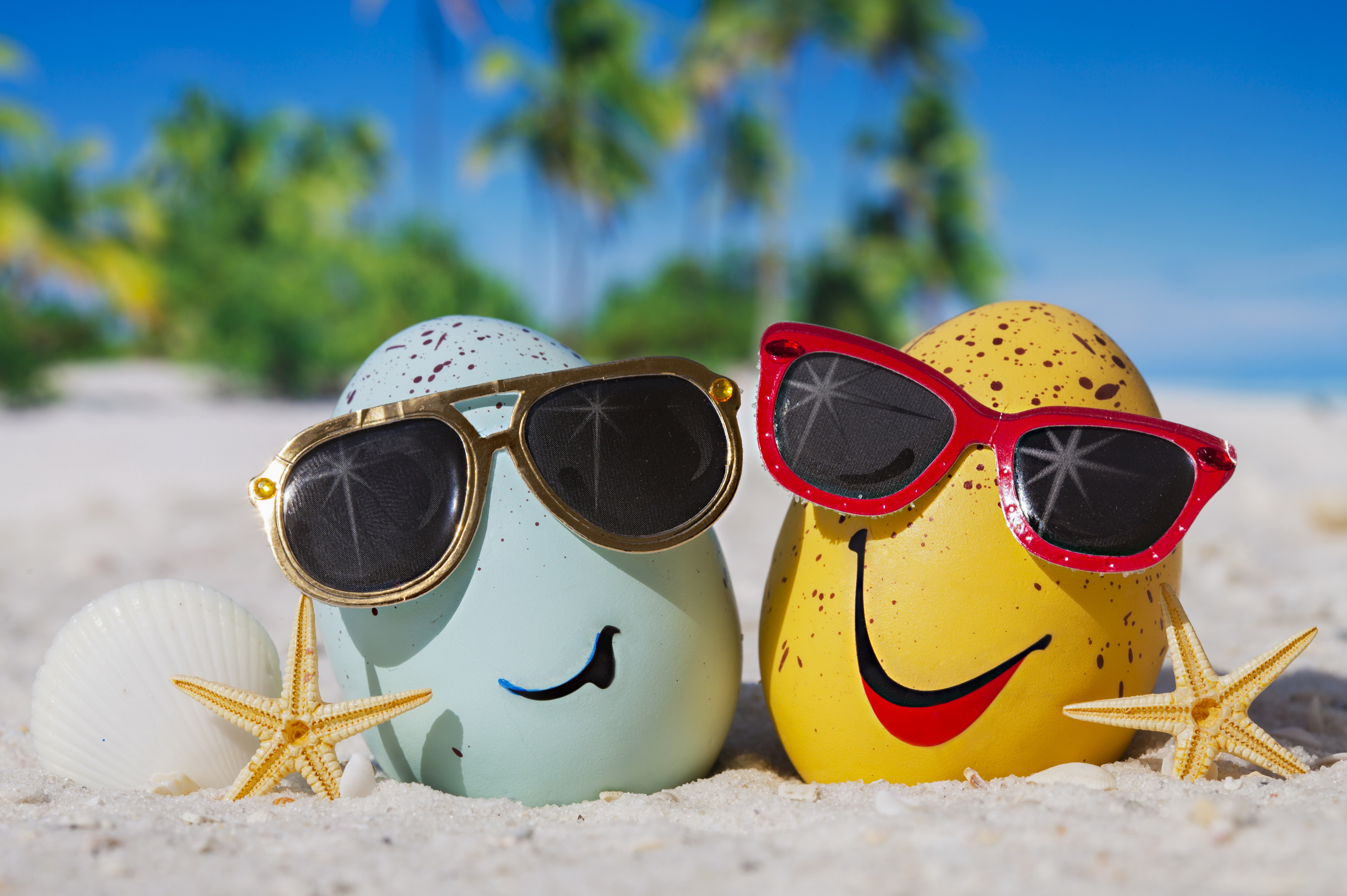 754487 скачать обои лето, художественные, пляж, яйцо, солнцезащитные очки - заставки и картинки бесплатно