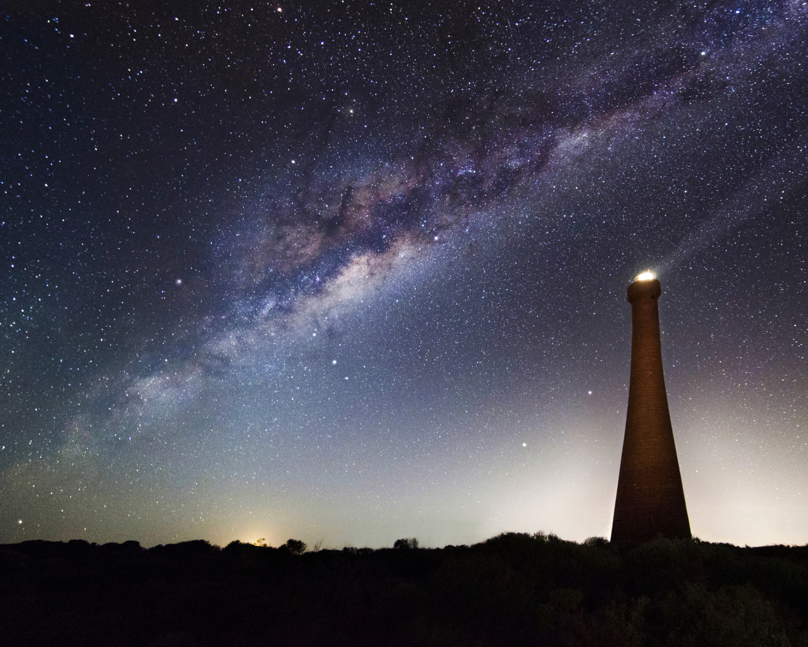 Descarga gratuita de fondo de pantalla para móvil de Estrellas, Cielo Estrellado, Vía Láctea, Faro, Torre, Ciencia Ficción.