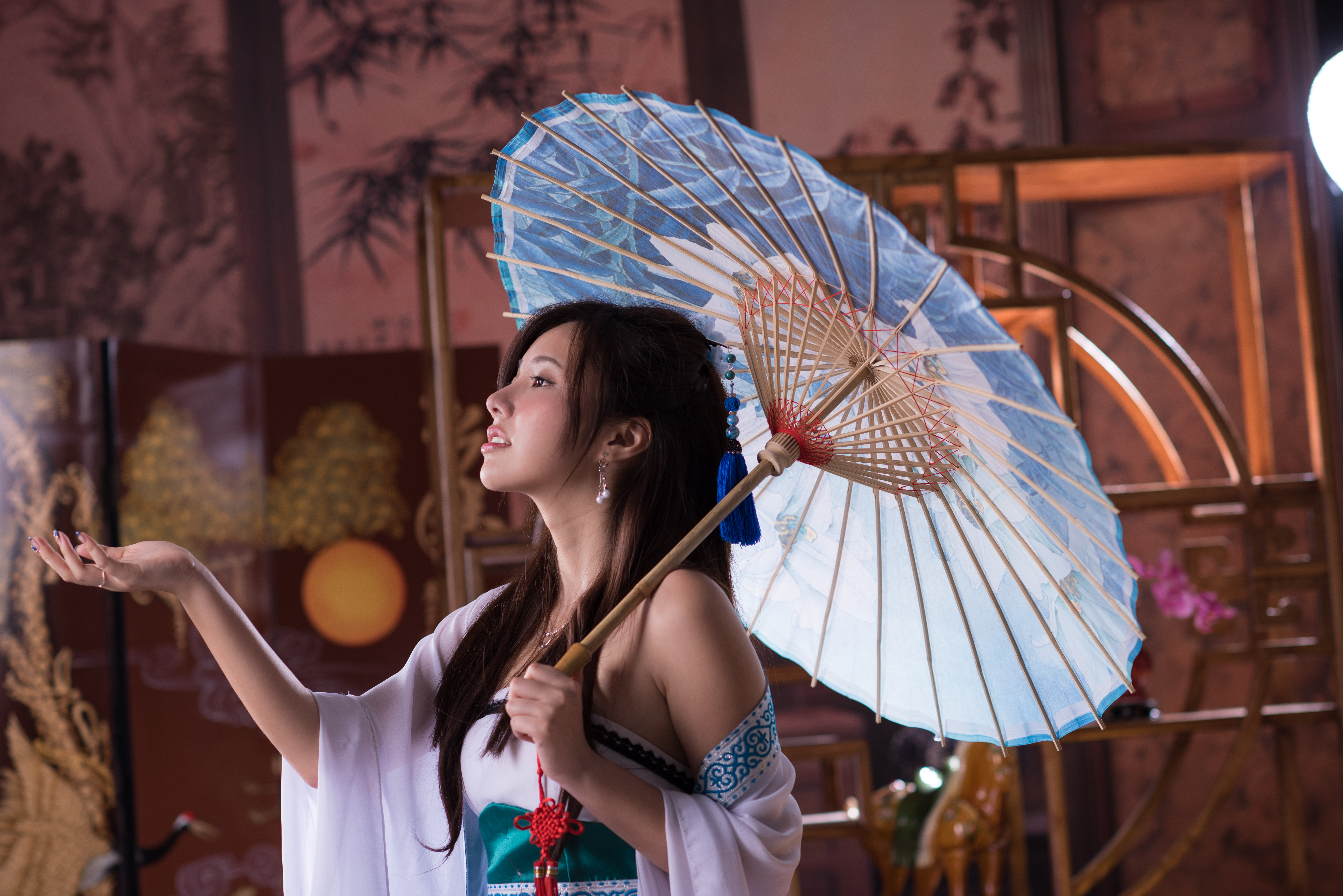Download mobile wallpaper Umbrella, Model, Women, Asian, Taiwanese, Chén Sīyǐng for free.