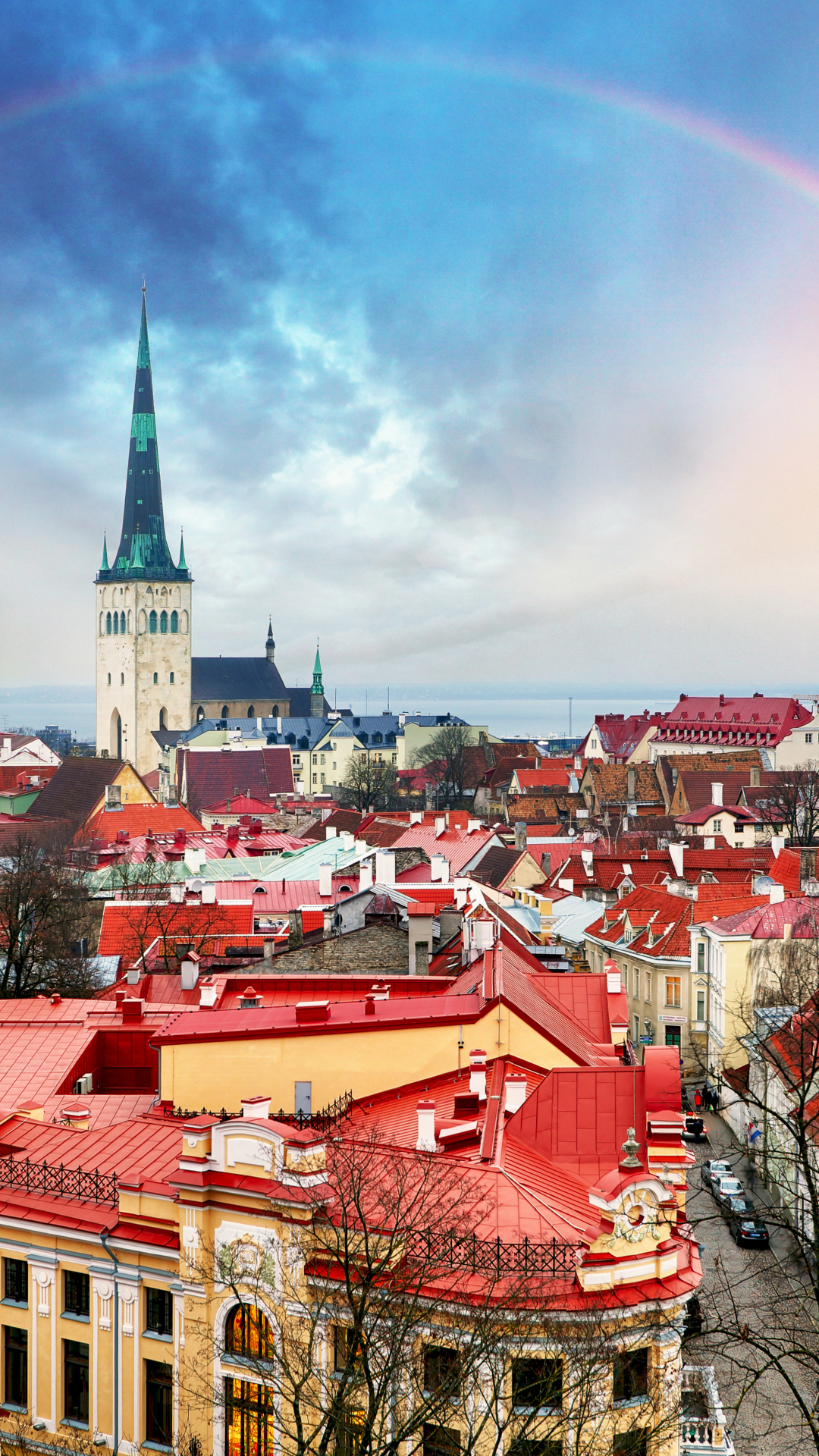Baixar papel de parede para celular de Cidades, Arquitetura, Arco Íris, Cidade, Casa, Estônia, Tallinn, Feito Pelo Homem, Cidade Pequena gratuito.