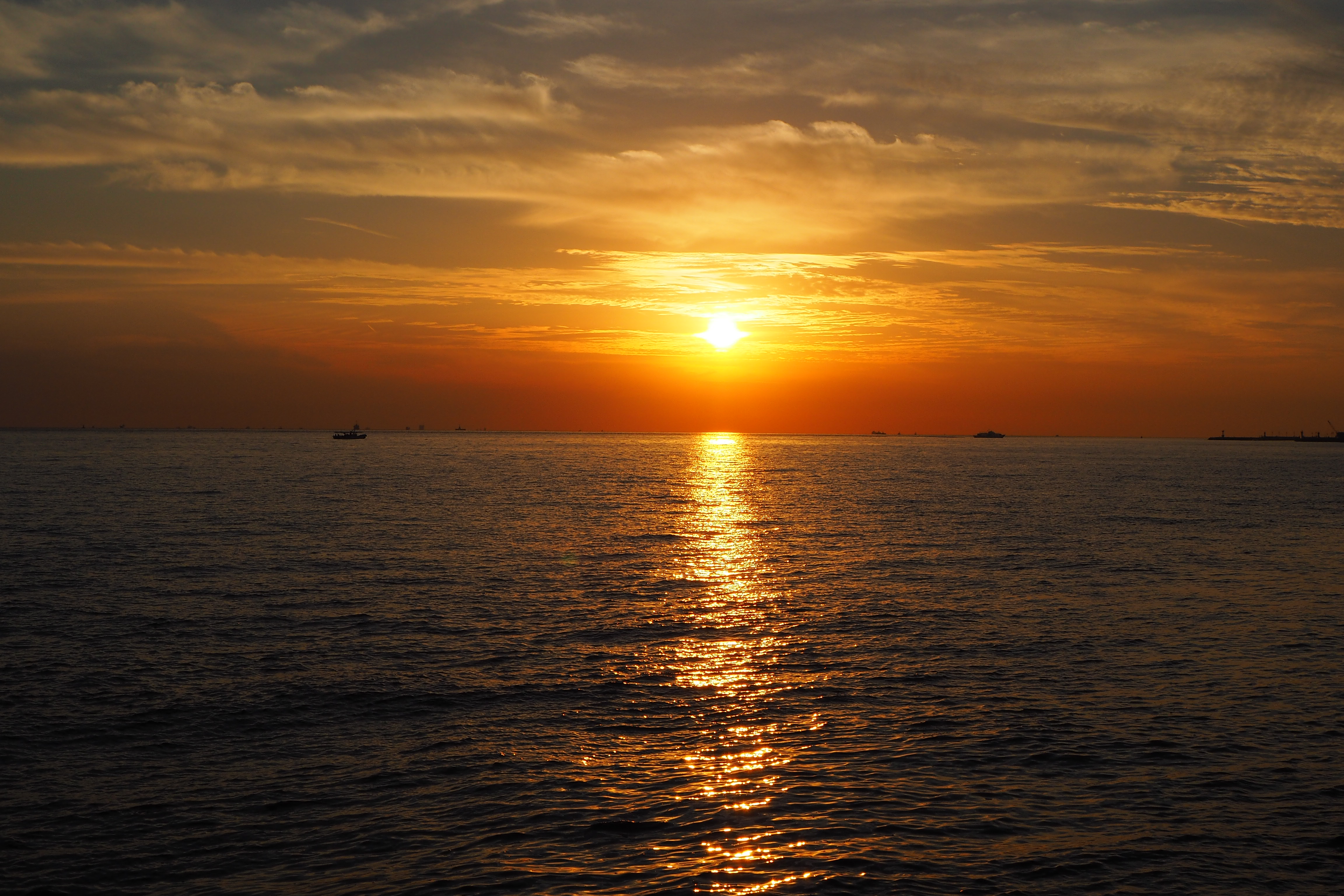 Download mobile wallpaper Sunset, Sky, Sea, Earth, Glow, Ship, Seascape for free.