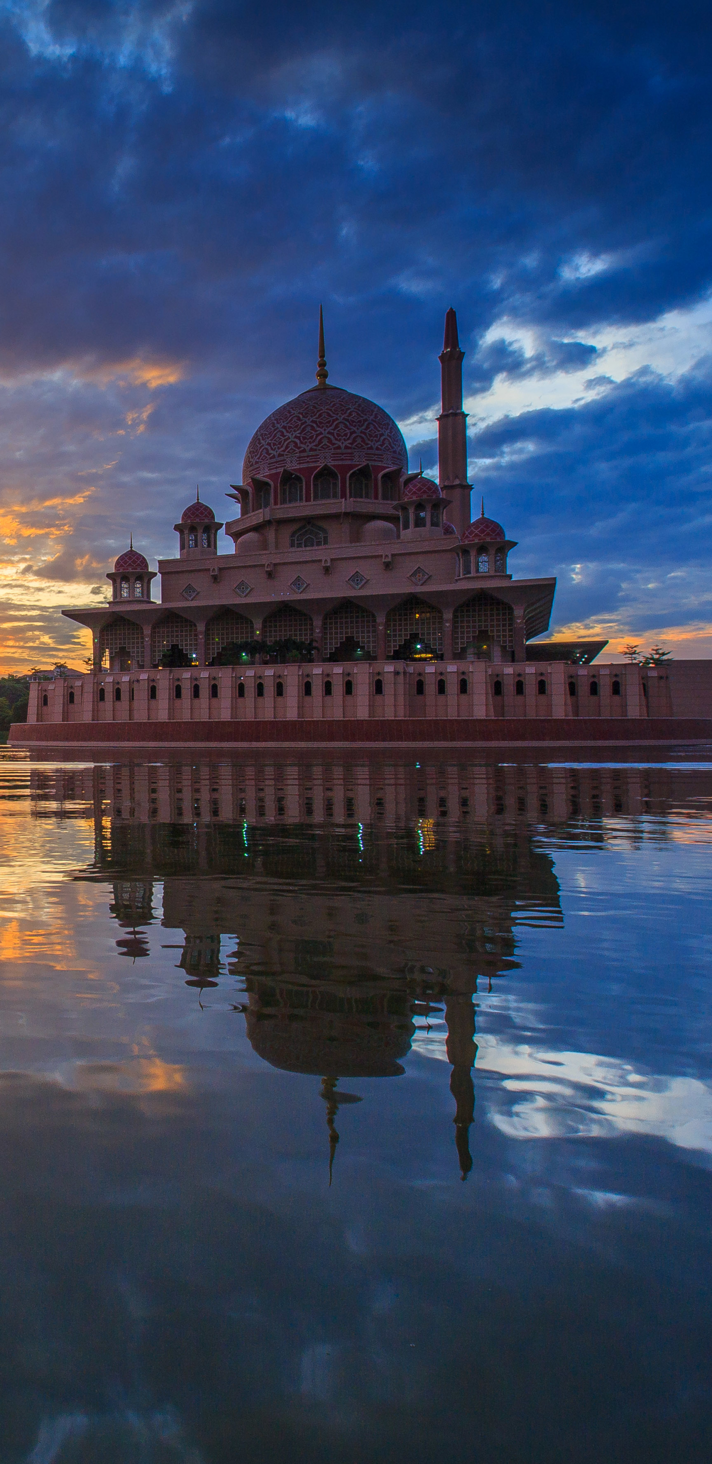 1147097 Hintergrundbild herunterladen religiös, putra moschee, malaysia, spiegelung, betrachtung, putrajaya, gebäude, moschee, moscheen - Bildschirmschoner und Bilder kostenlos