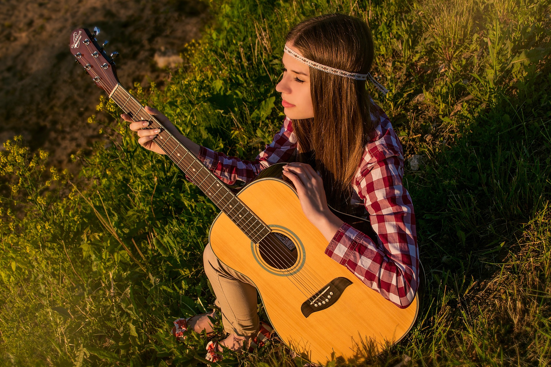 Download mobile wallpaper Music, Guitar, Women for free.