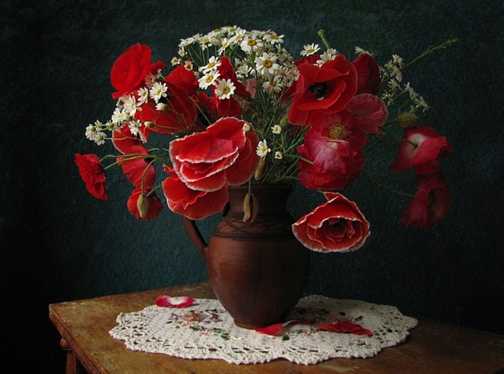 Handy-Wallpaper Blume, Vase, Fotografie, Weiße Blume, Rote Blume, Stillleben kostenlos herunterladen.