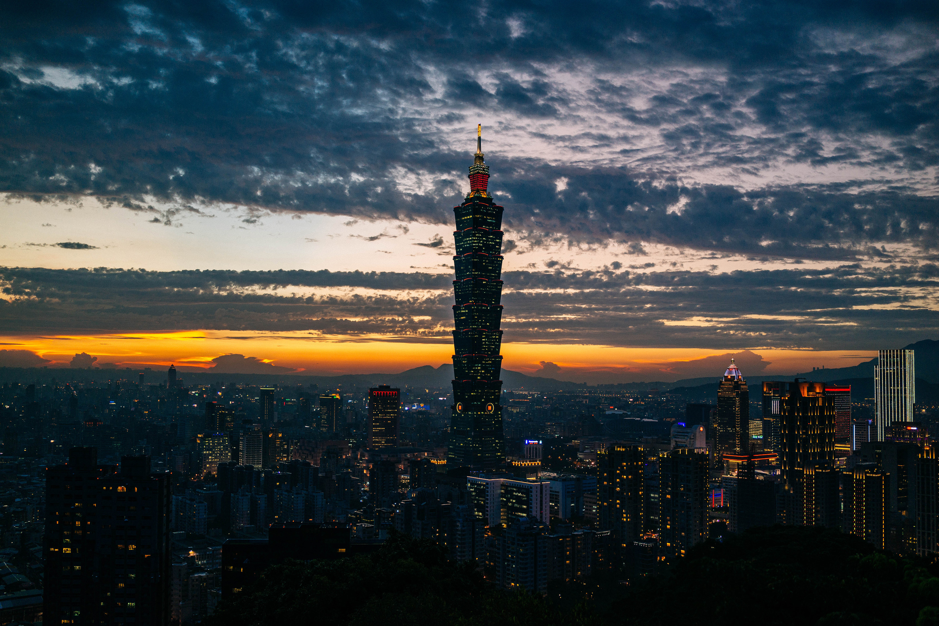 822239 скачать картинку тайвань, сделано человеком, тайбэй 101, здание, город, городской пейзаж, облака, небоскрёб, закат - обои и заставки бесплатно