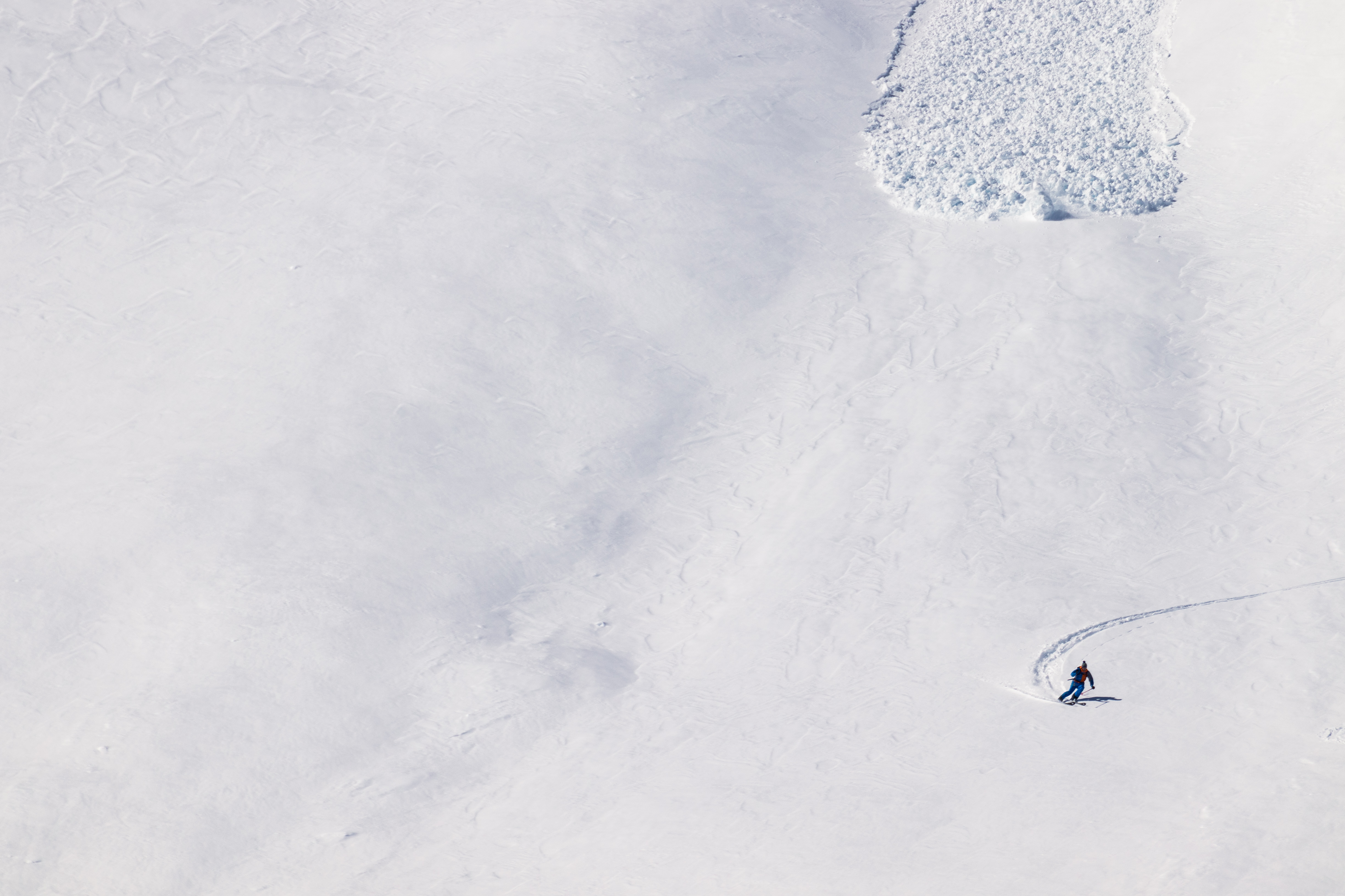 153893画像をダウンロードスポーツ, 雪, 山, スロープ, 坂, 降下, スキーヤー-壁紙とスクリーンセーバーを無料で