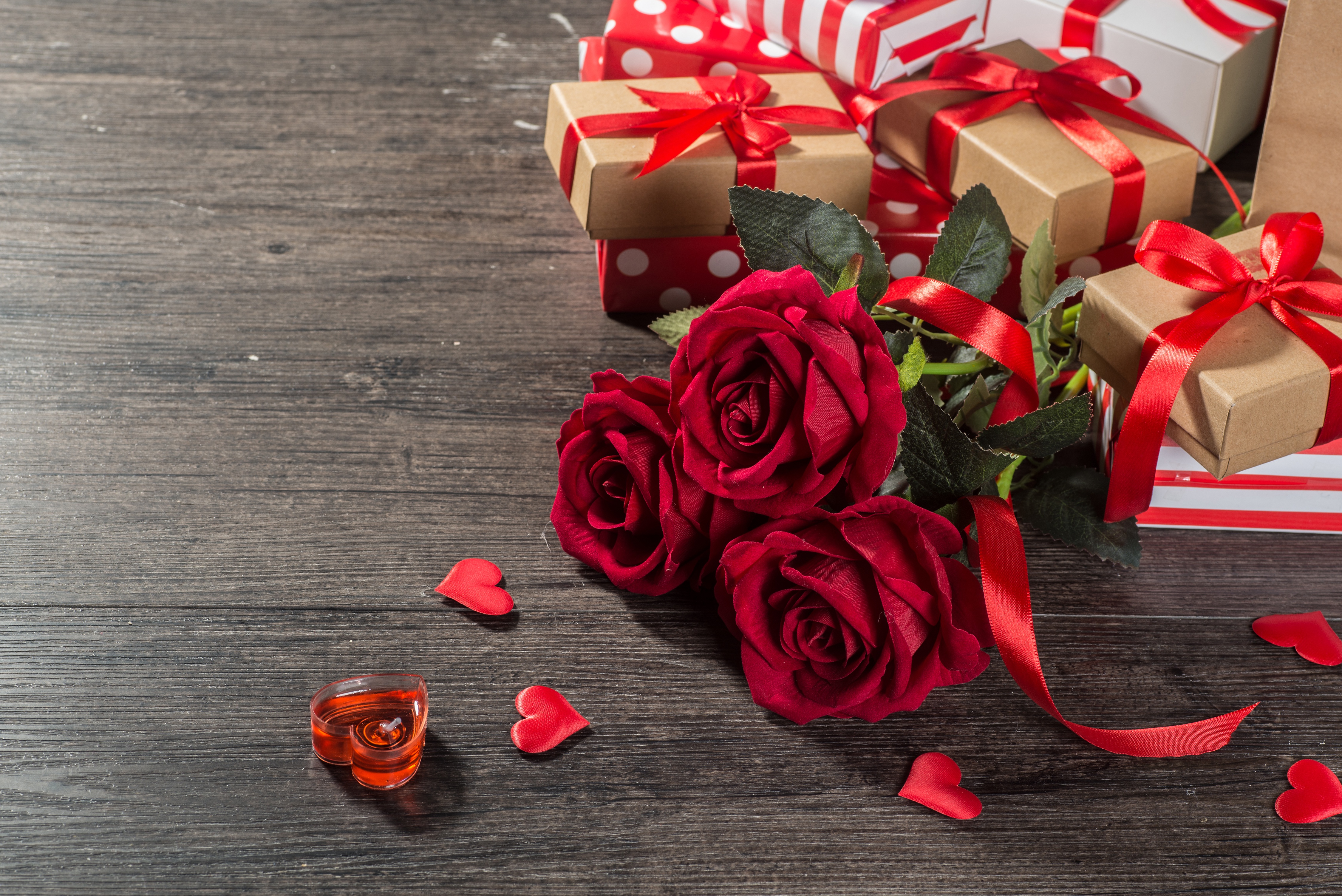 Handy-Wallpaper Feiertage, Liebe, Valentinstag, Blume, Rose, Geschenk, Herz, Romantisch kostenlos herunterladen.